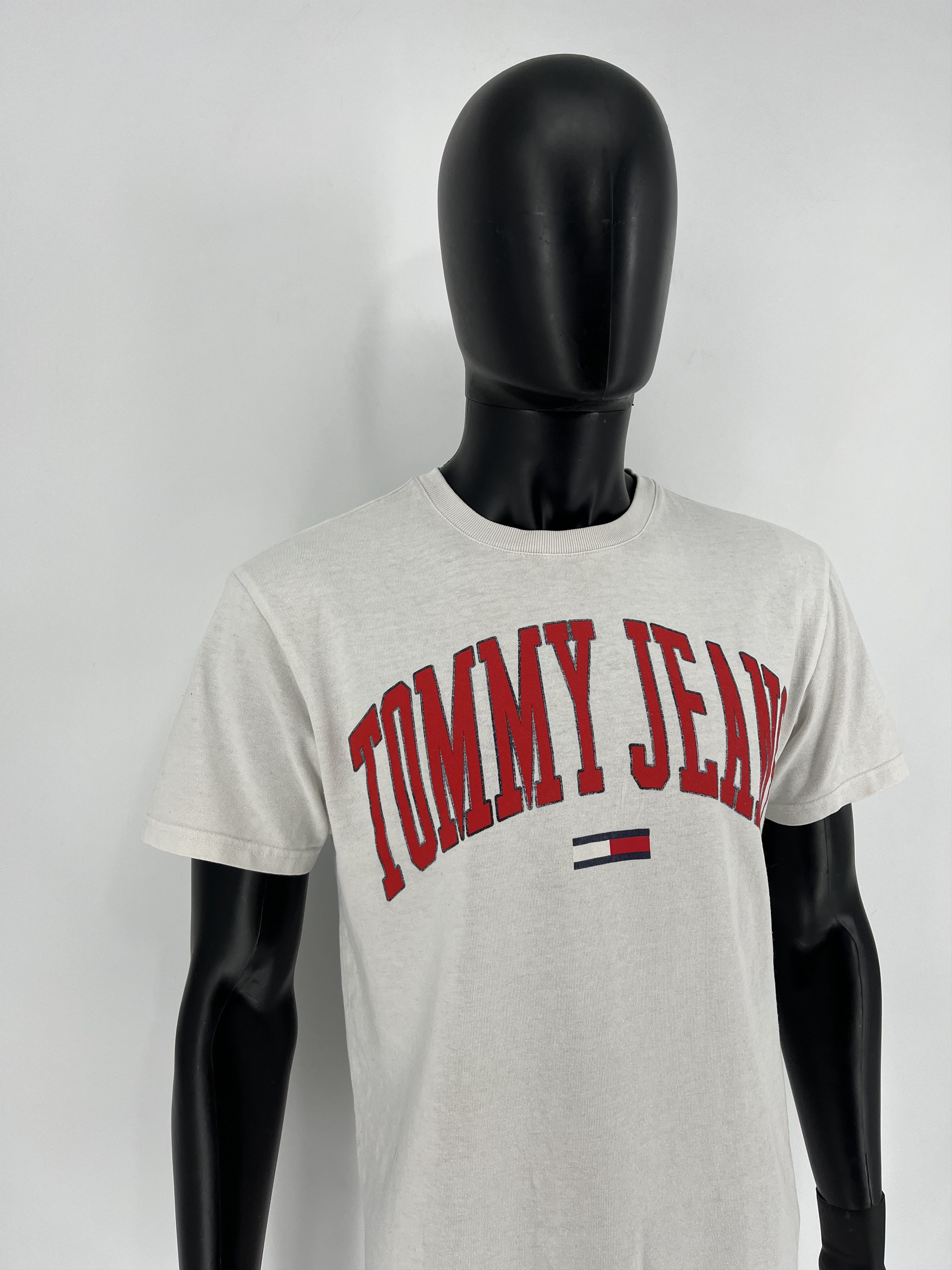 Tommy Hilfiger × Tommy Jeans × Vintage Tommy Hilfiger Flag Spell Out Tonal T-Shirt Medium Y2K Size US M / EU 48-50 / 2 - 4 Thumbnail