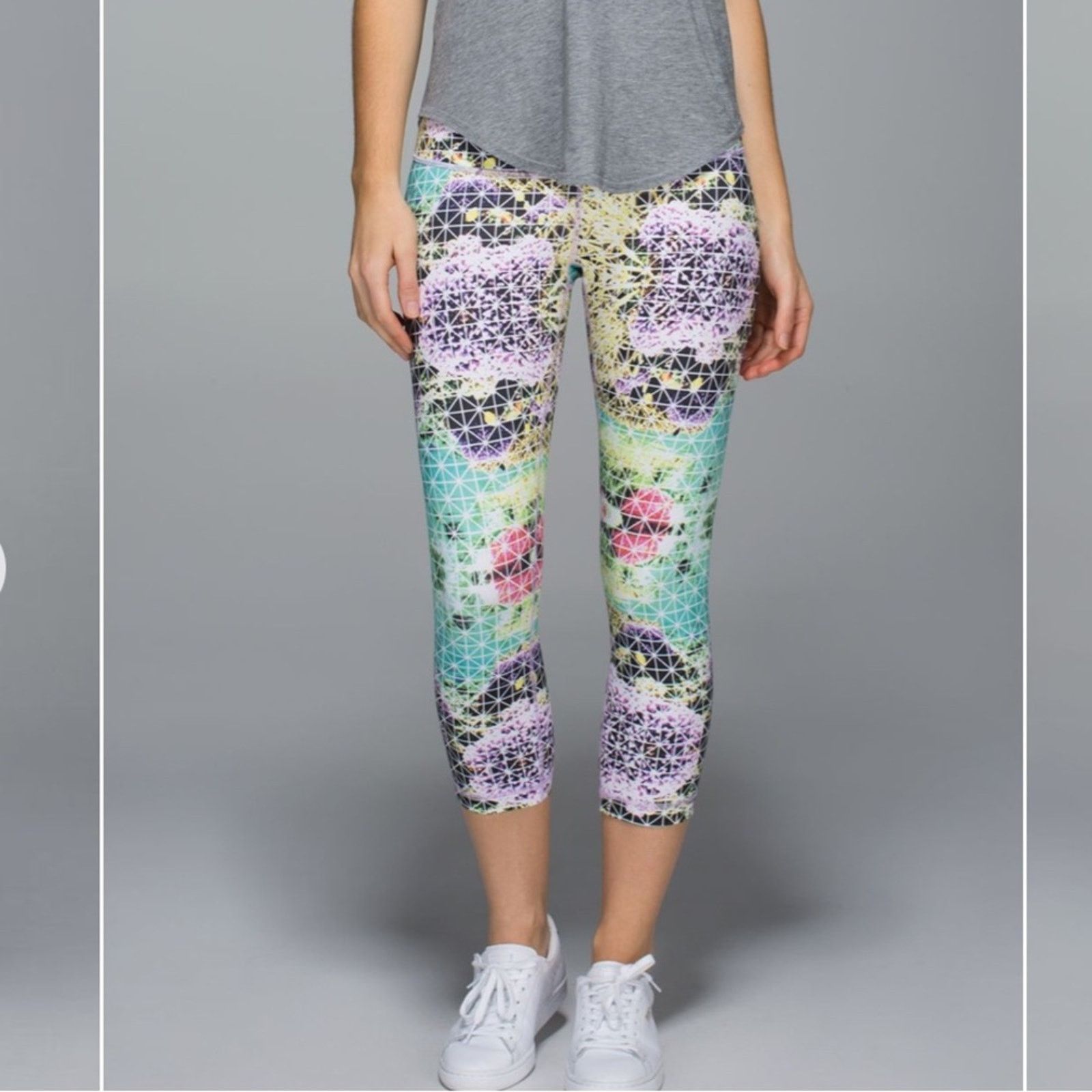Lululemon Lululemon Rare Wunder Under Crop II *Full-On Luon Roll Down Size 27" / US 4 / IT 40 - 1 Thumbnail