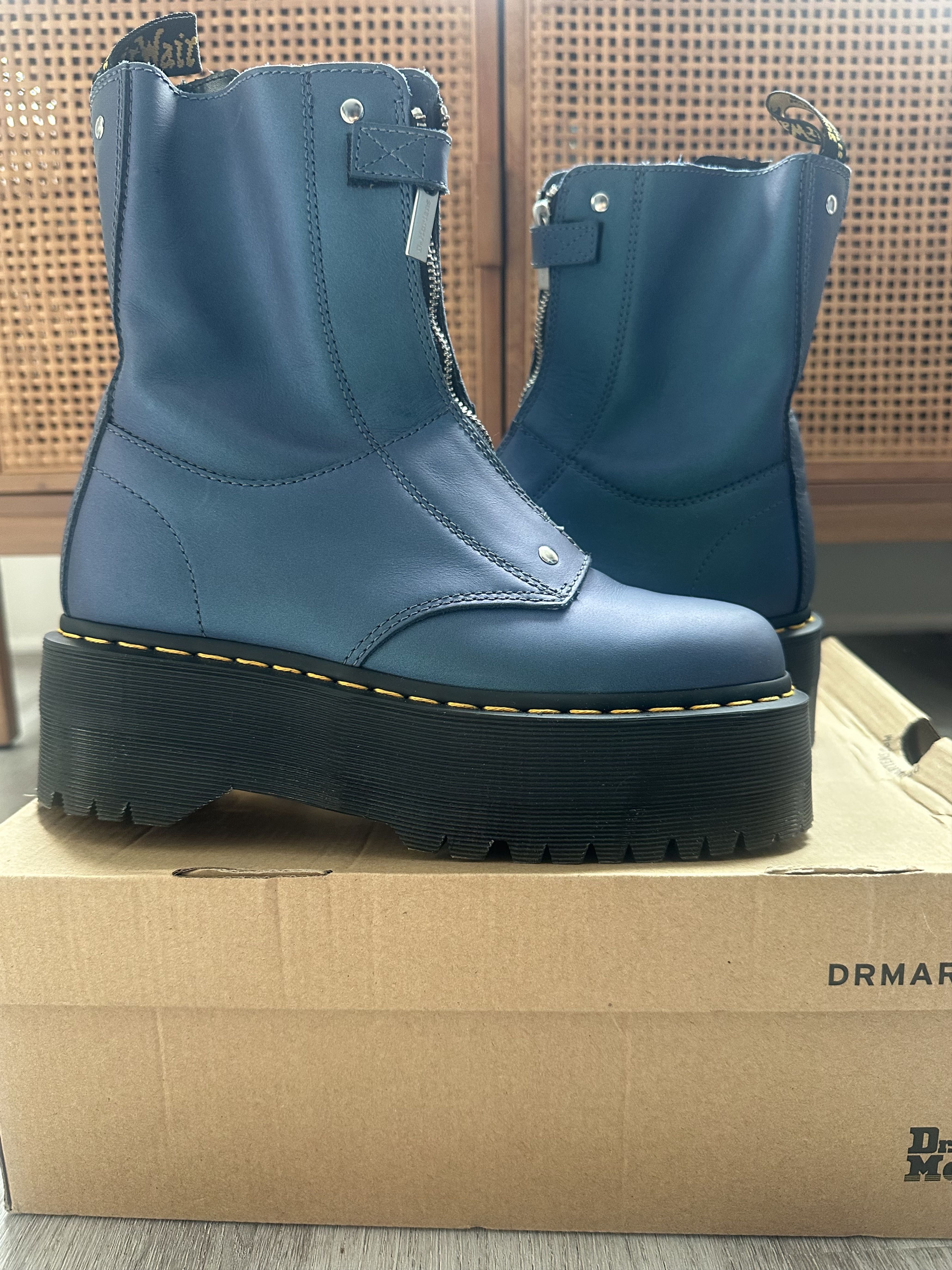 Dr. Martens Dr. Martens Jetta Hi Max Size US 9 / EU 42 - 2 Thumbnail