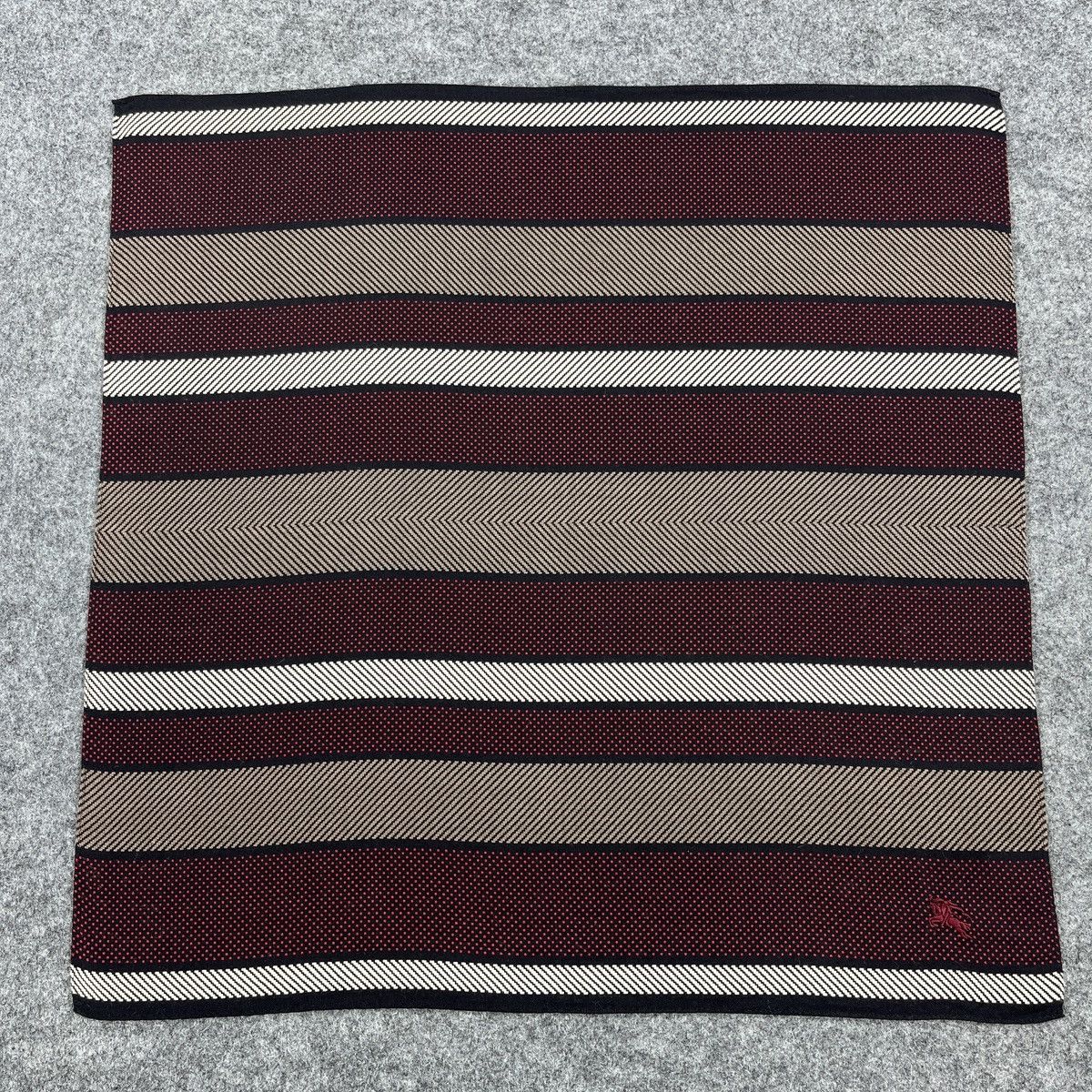 Burberry Burberry Handkerchief / Bandana / Neckerchief B1754 Size ONE SIZE - 1 Thumbnail