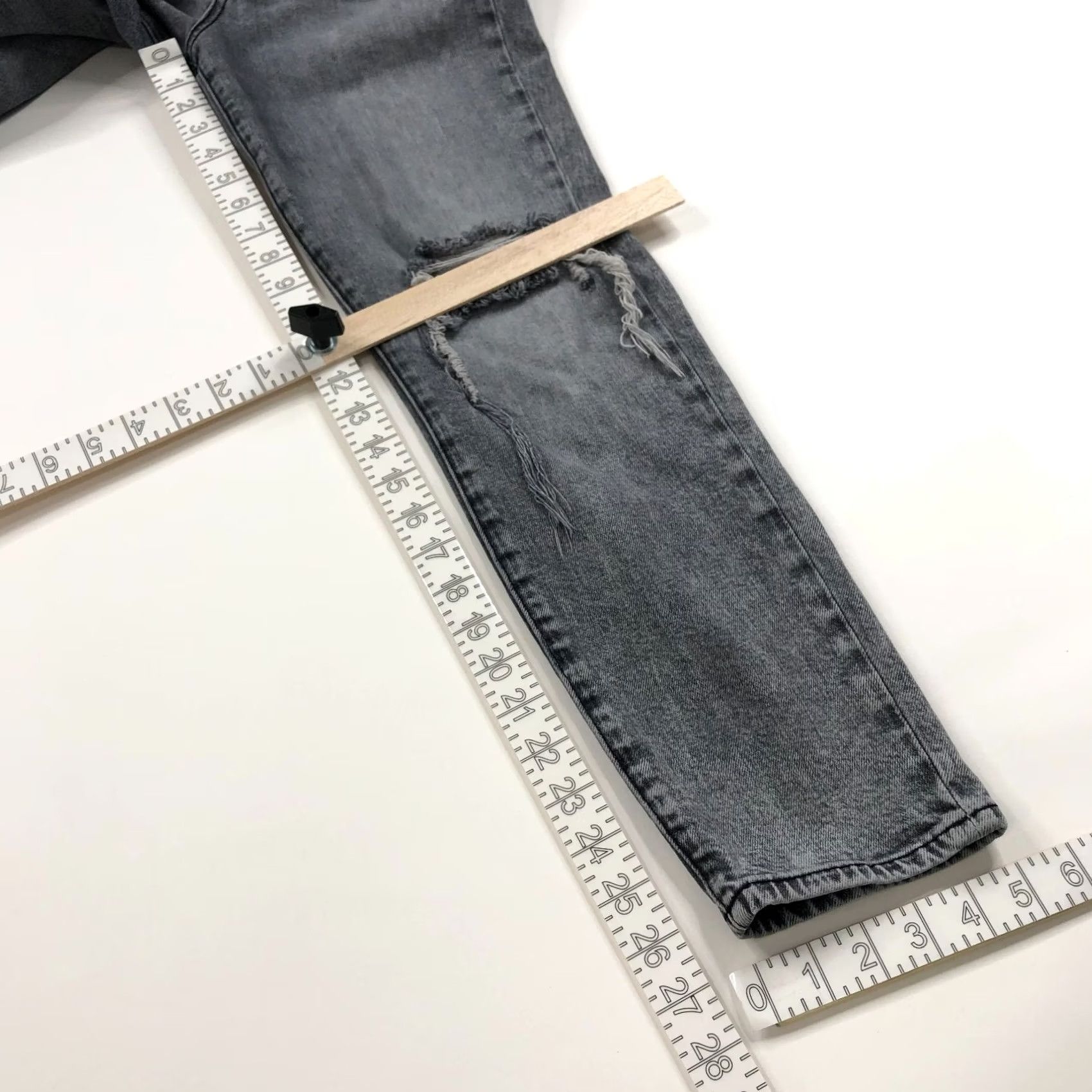 SLVRLAKE SLVRLAKE Jeans High Rise Beatnik Ankle 26 Gray Distressed 5-Pocket Cotton Elastane Women's Sized 26 Inseam 26 Size 42" / US 20 - 5 Thumbnail