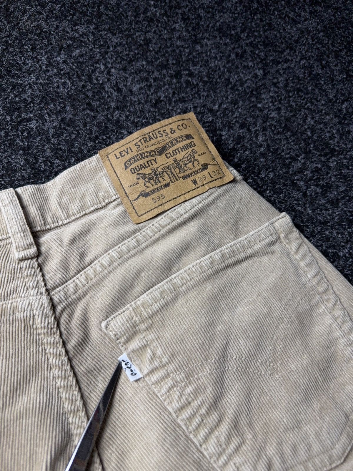 Levi's Vintage Clothing Retro Levi’s 595 Western Beige Corduroy Pants Made in Italy Size 27" / US 4 / IT 40 - 19 Thumbnail