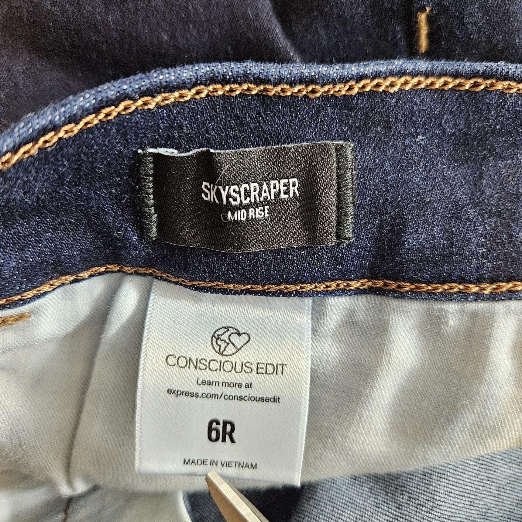 Express Express Womens Skyscraper Bootcut Jeans Sz 6 Blue Dark Wash Mid Rise Jeans Women Boots? Size 28" / US 6 / IT 42 - 7 Thumbnail