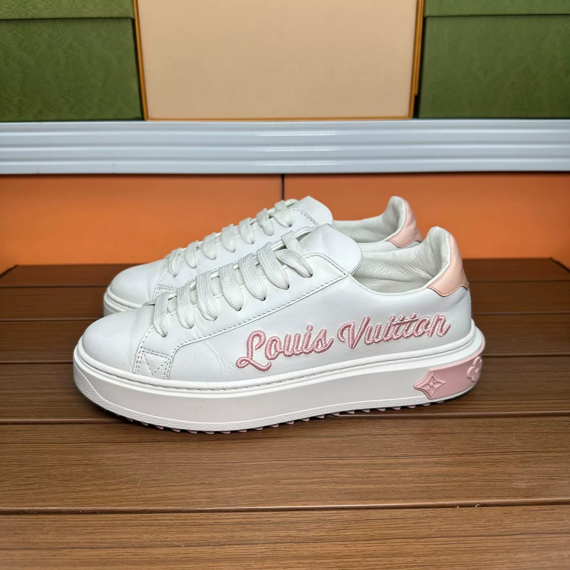 Louis Vuitton Louis Vuitton Casual Embroidered Lowtop Sneakers it_37 Women Size US 7 / IT 37 - 1 Thumbnail