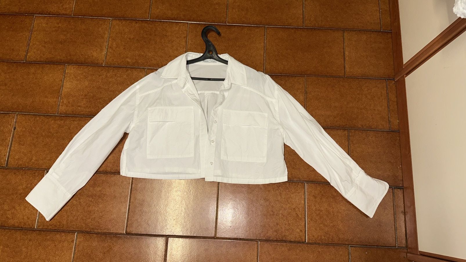 Bershka White cropped shirt Size M / US 6-8 / IT 42-44 - 1 Thumbnail