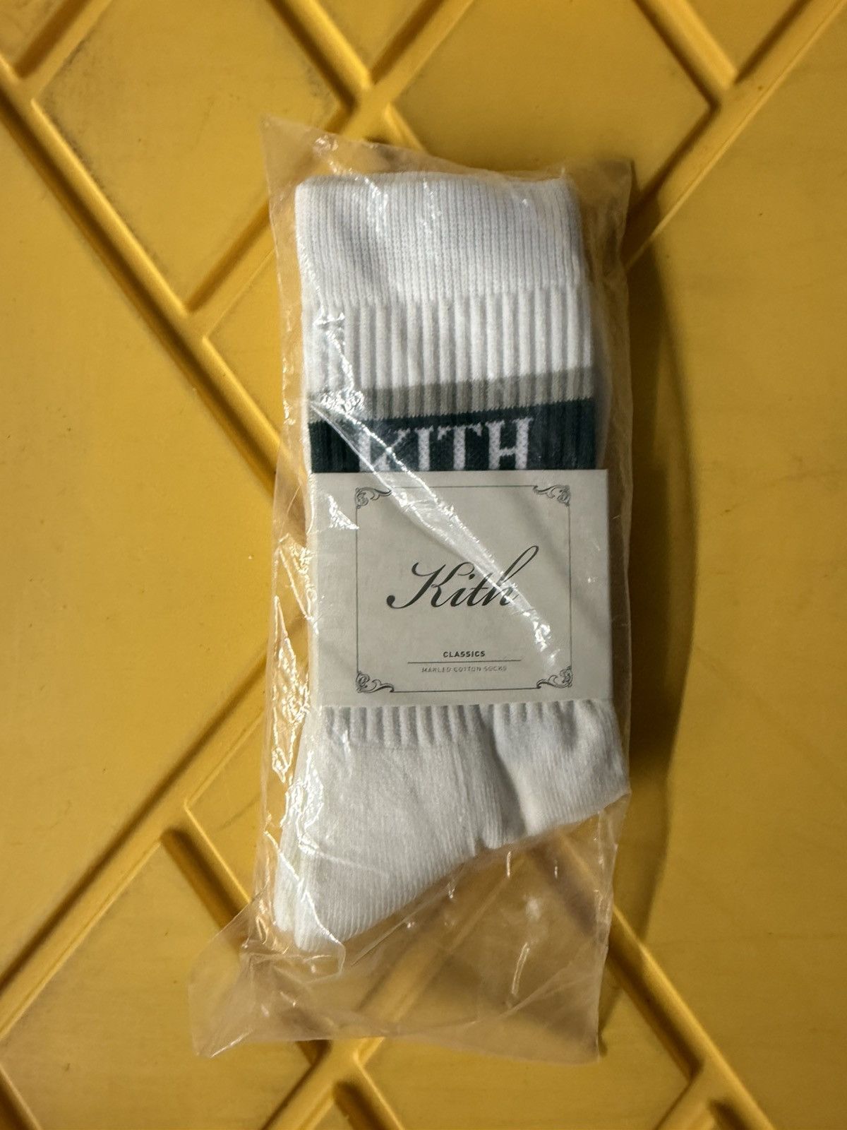 Kith Kith New York Striped Crew Socks in Chronicle FW24 One Size Size ONE SIZE - 4 Thumbnail