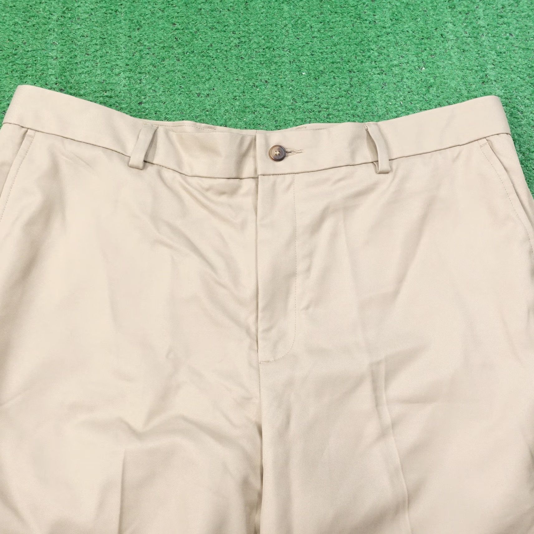 Vintage GREG NORMAN BEIGE FLAT FRONT POLYESTER GOLF SHORTS MENS SIZE 36 Size US 36 / EU 52 - 2 Thumbnail