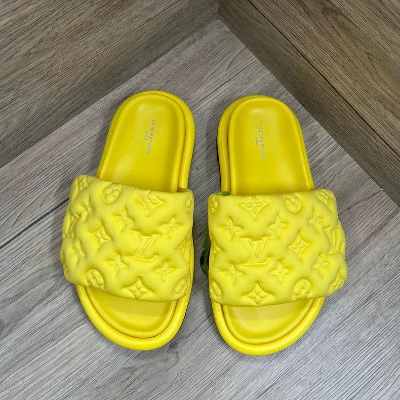 Louis Vuitton Louis Vuitton Yellow embossed slipper Size US 4.5 / IT 34.5 - 1 Thumbnail