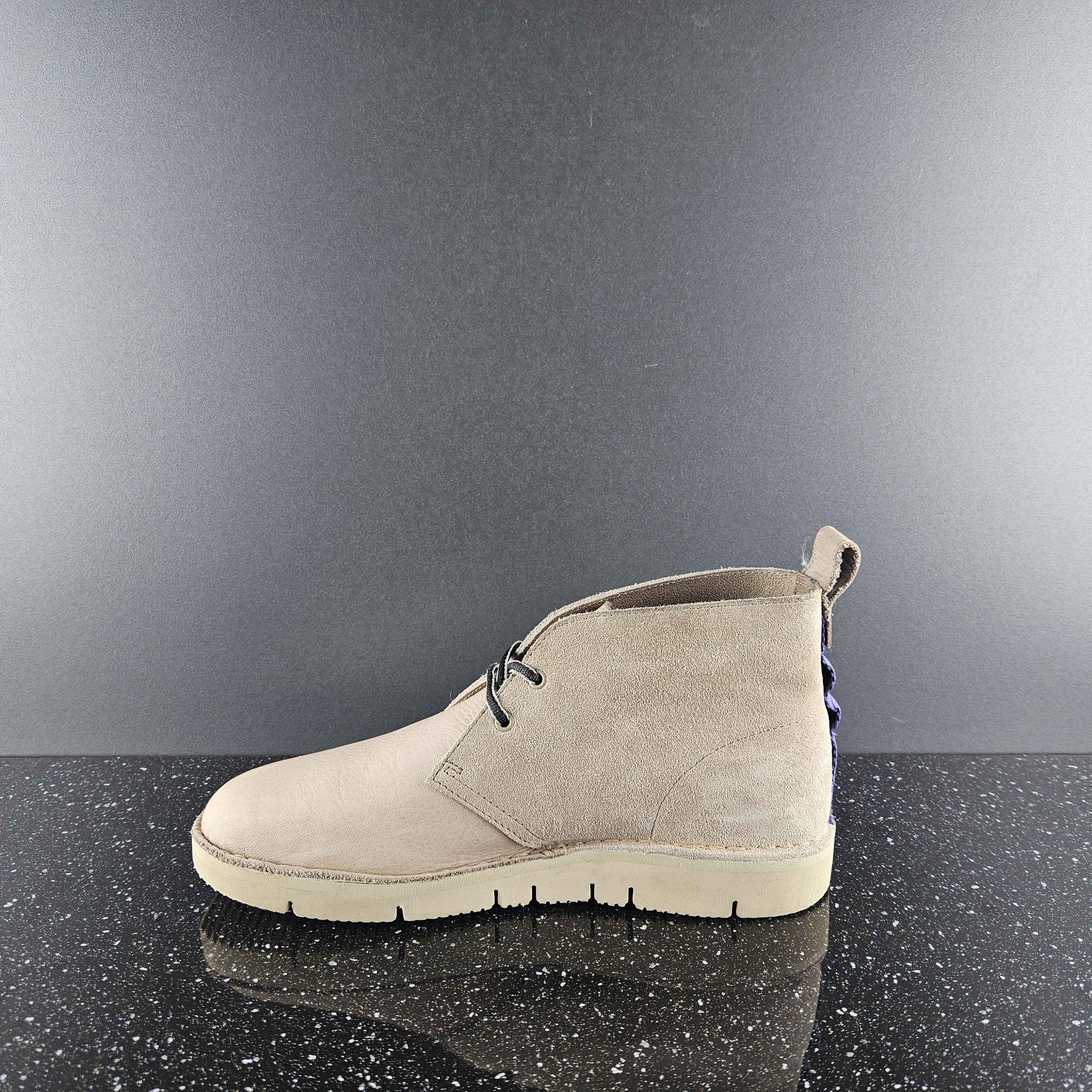 Clarks Clarks Chukka boots beige leather Size US 9 / EU 42 - 2 Thumbnail