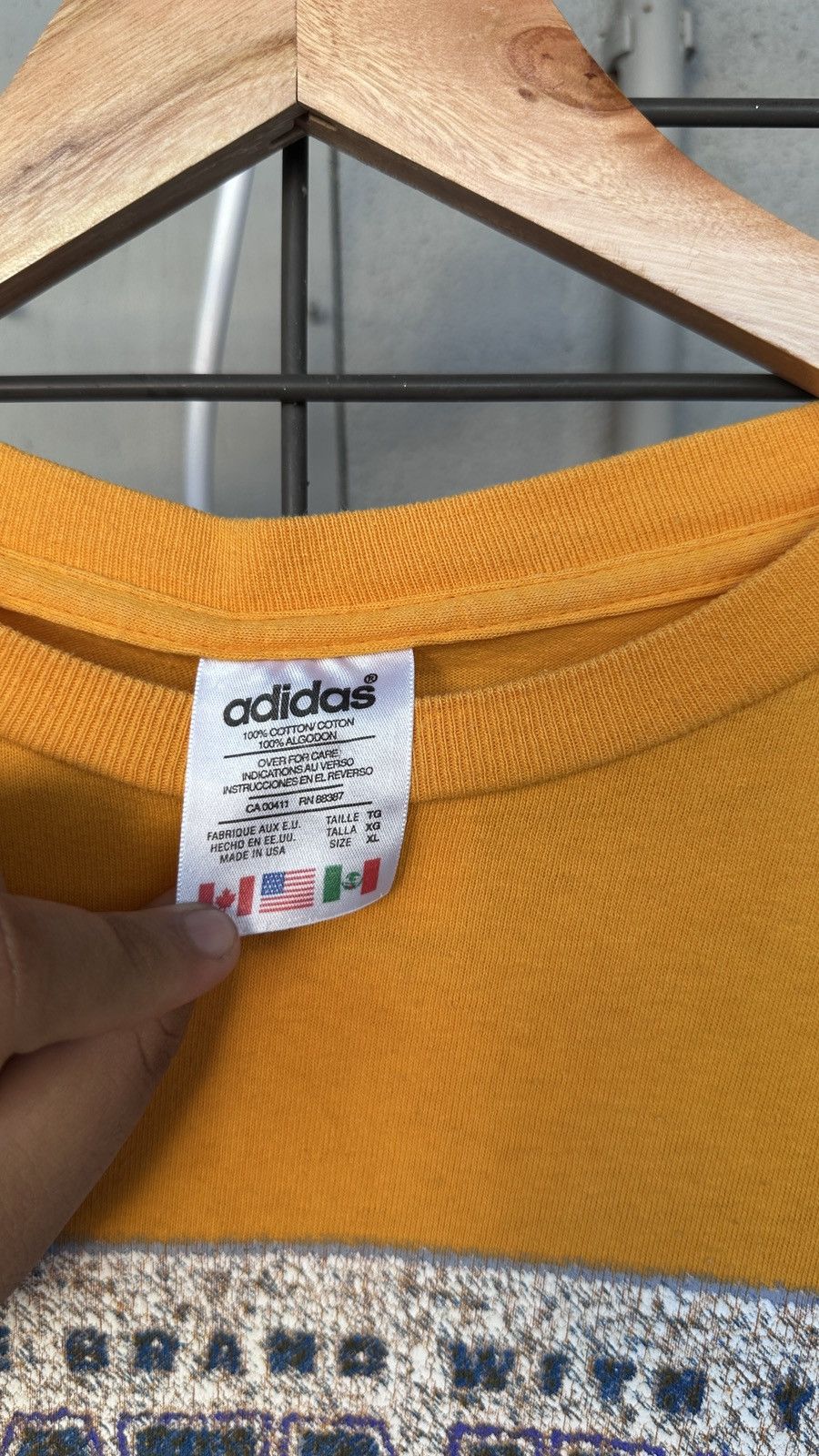 Adidas 🔥ADIDAS VINTAGE 3D PRINT🔥 Size US XL / EU 56 / 4 - 3 Thumbnail