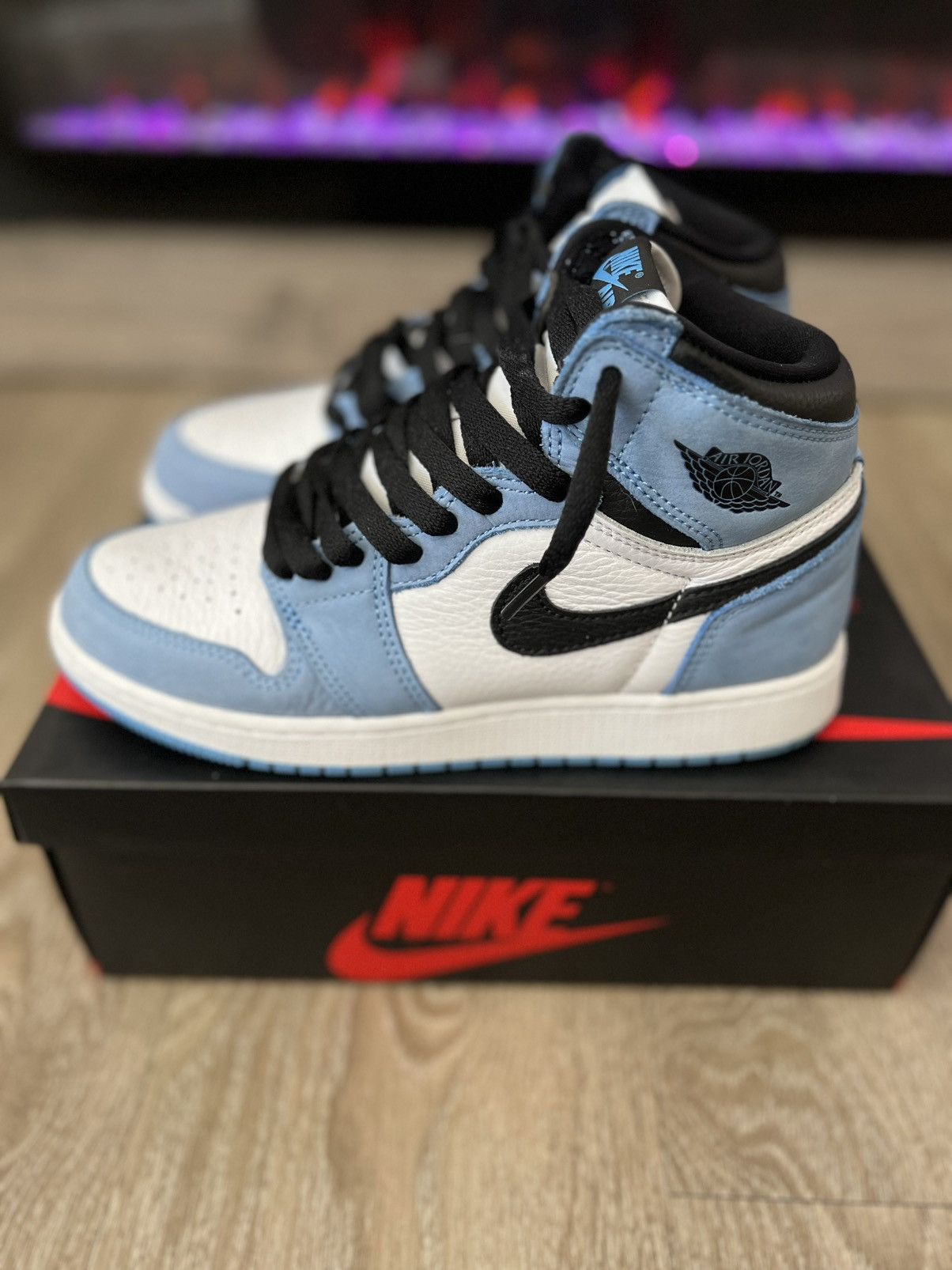 Jordan Brand Air Jordan 1 GS “University Blue” Size US 6 / EU 39 - 3 Thumbnail