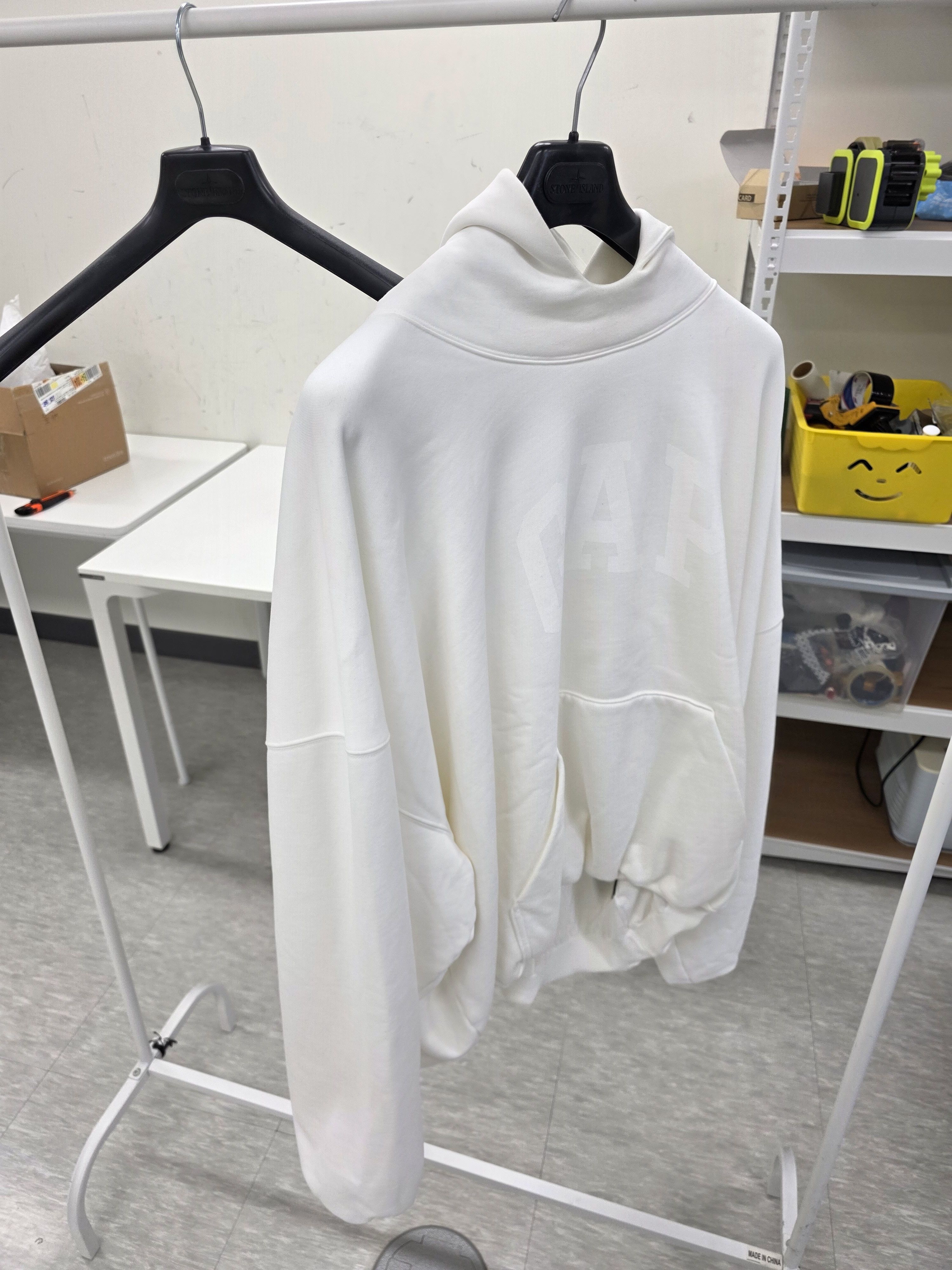 Balenciaga × Gap × Yeezy YEEZY GAP BALENCIAGA DOVE HOODIE WHITE 2xl 469530-01 Size US XXL / EU 58 / 5 - 1 Thumbnail