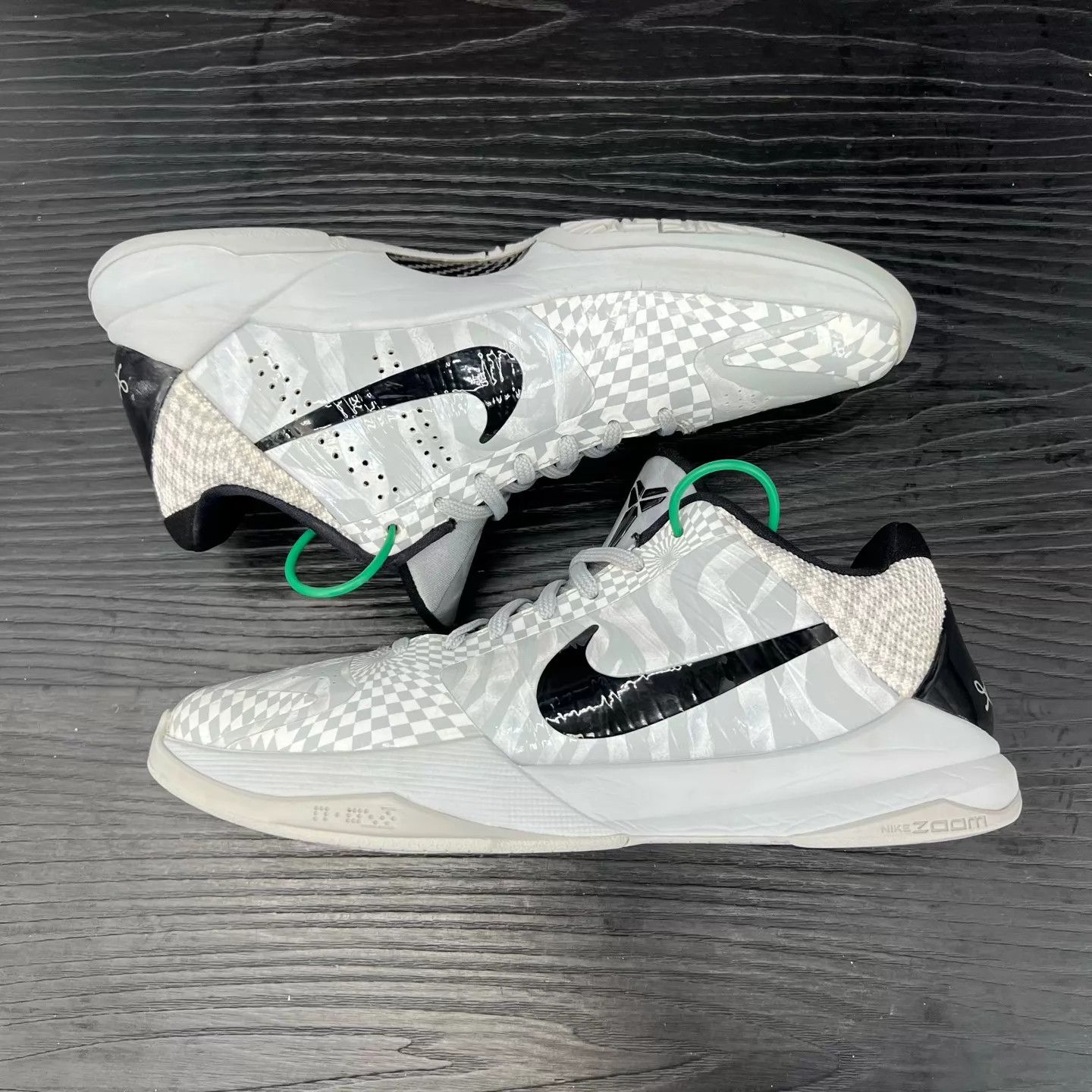 Nike ZK5 DEMAR DEROZAN Black/Gray 41 Near Mint Size US 8 / EU 41 - 2 Thumbnail