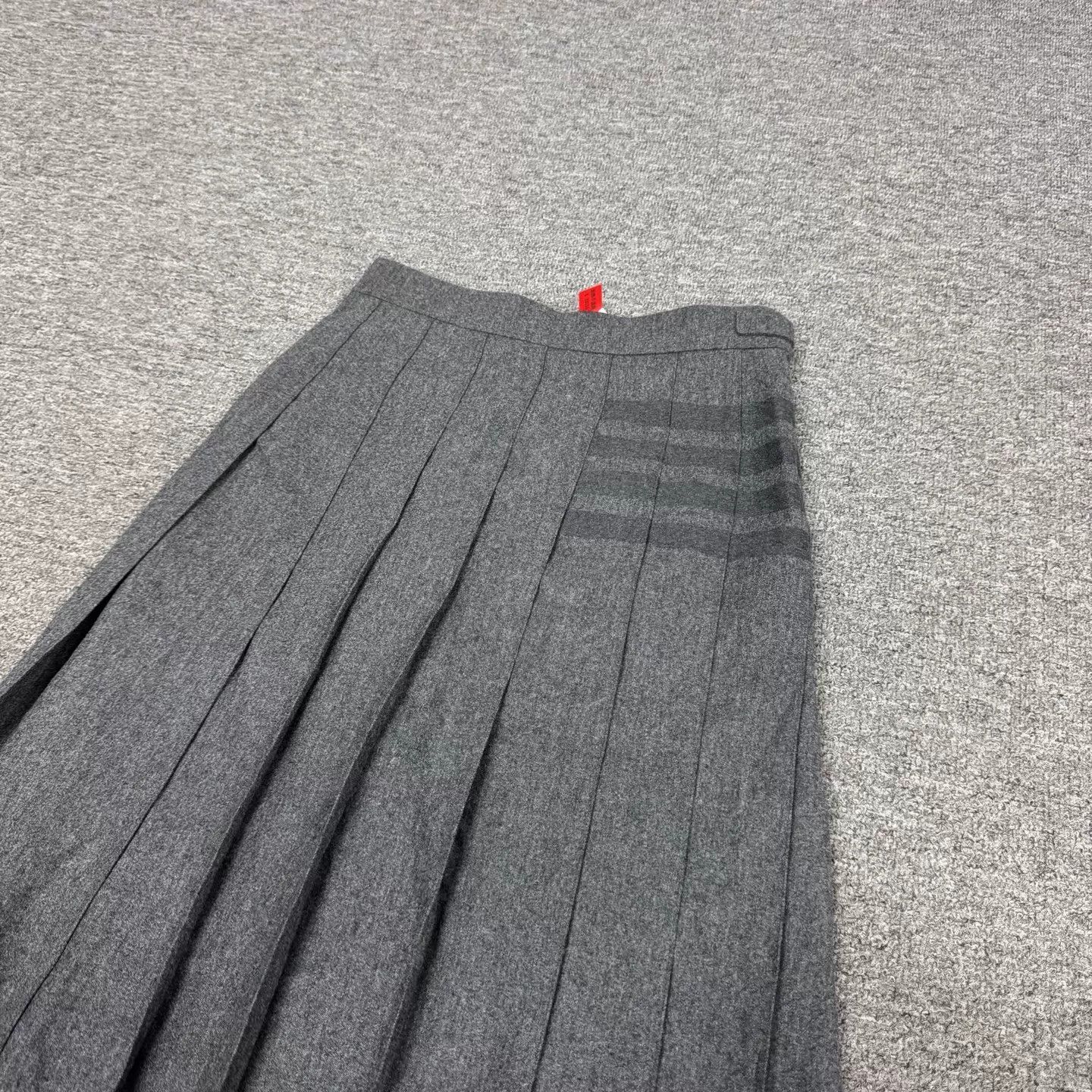 Thom Browne TB 4-Stripe Wool Pleated Gray Skirt 40 99 New Size 27" / US 4 / IT 40 - 3 Thumbnail