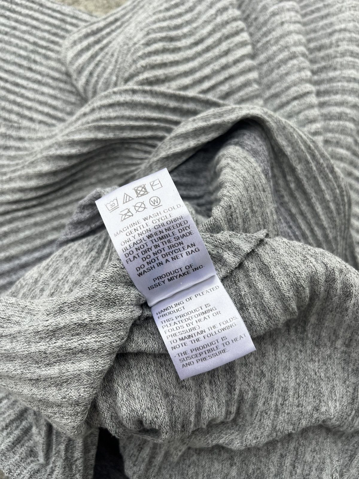 Issey Miyake Rare Issey Miyake Cauliflower AW17 pleated cardigan sweater Size US S / EU 44-46 / 1 - 11 Thumbnail