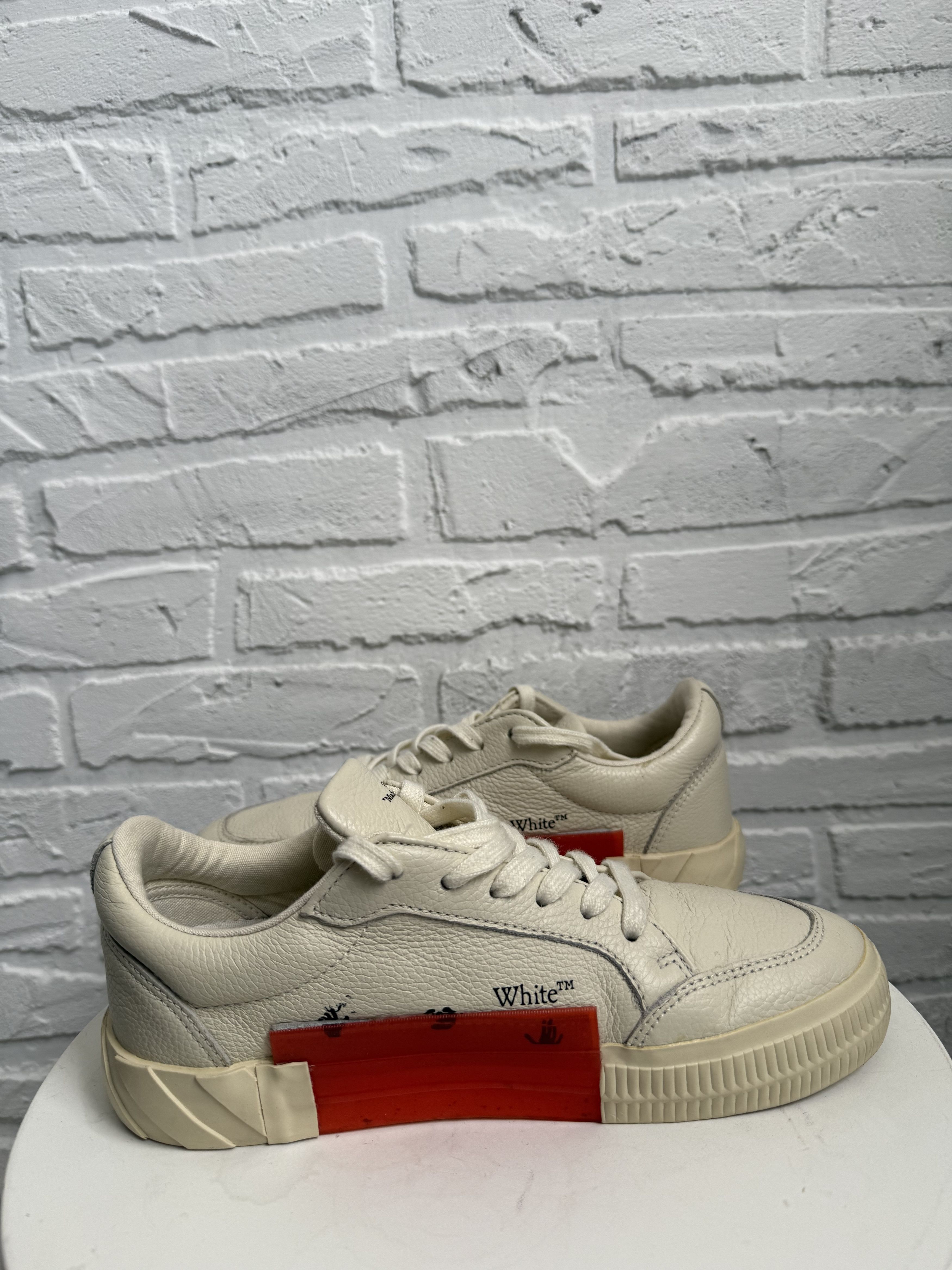 Off-White Off-White Leather Vulcanized Low sneakers cream white Size US 6 / IT 36 - 7 Thumbnail