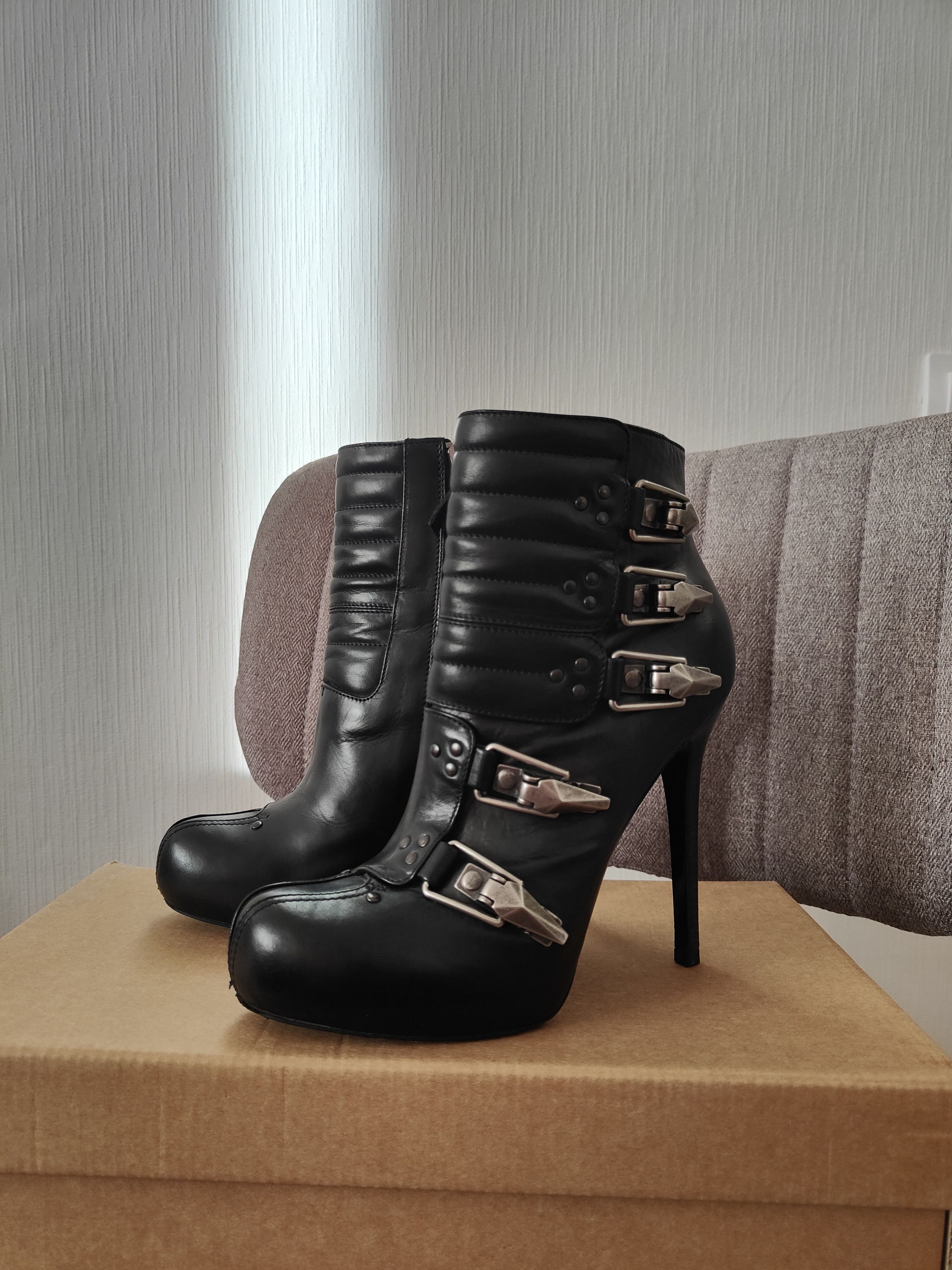 Alexander McQueen Alexander McQueen Buckled Latch Heel Boots Size US 7 / IT 37 - 1 Thumbnail
