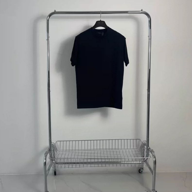 Louis Vuitton LOUIS VUITTON Embossed logo short sleeve 2504-Nextarrow Size US M / EU 48-50 / 2 - 1 Thumbnail