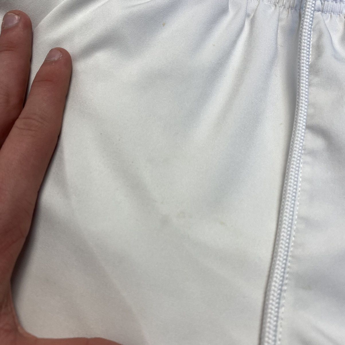 Nike Vintage Nike Manchester United Small Logo White shorts Size US 30 / EU 46 - 6 Thumbnail