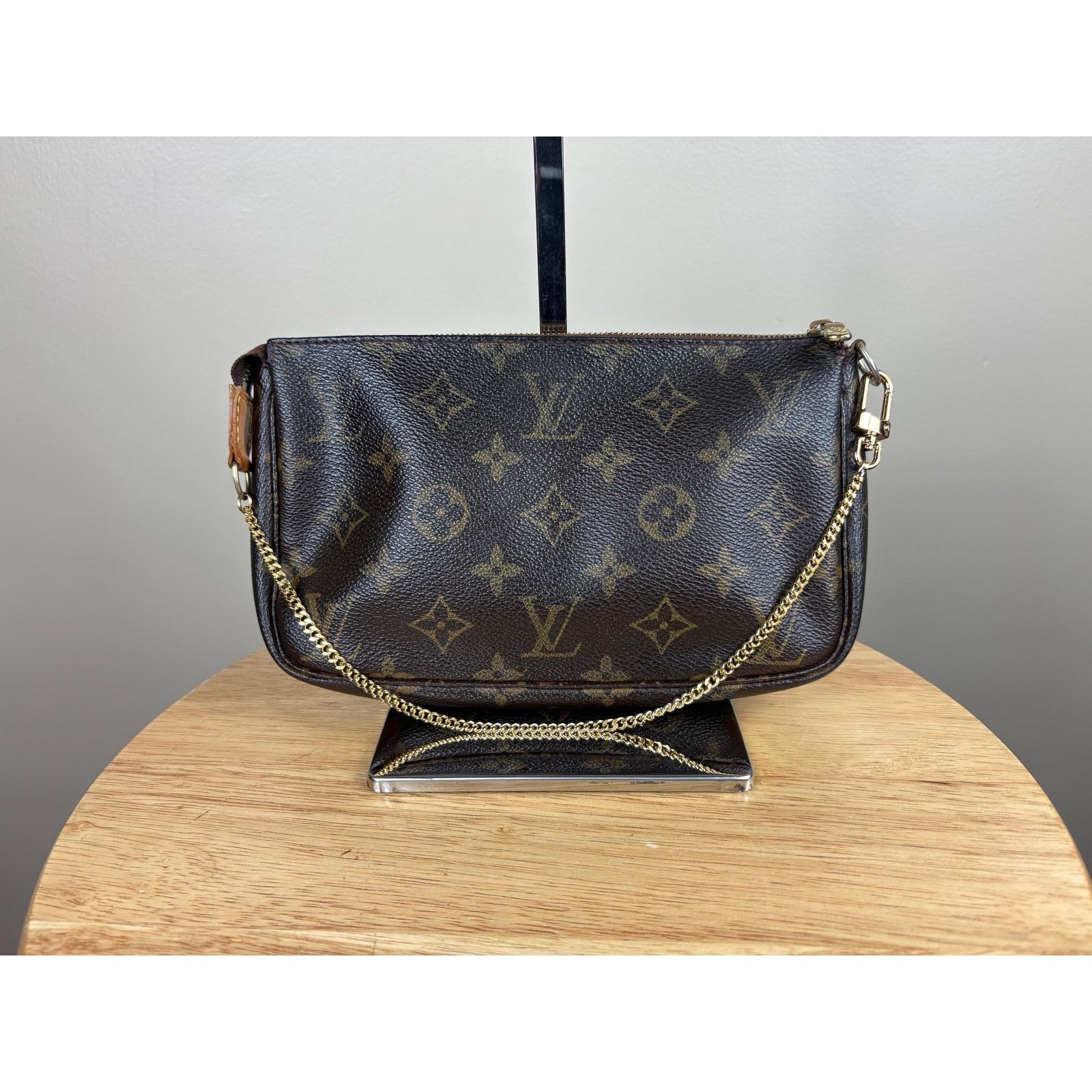 Louis Vuitton Authentic Louis Vuitton Pochette Accesoires Clutch Monogram Size ONE SIZE - 1 Thumbnail