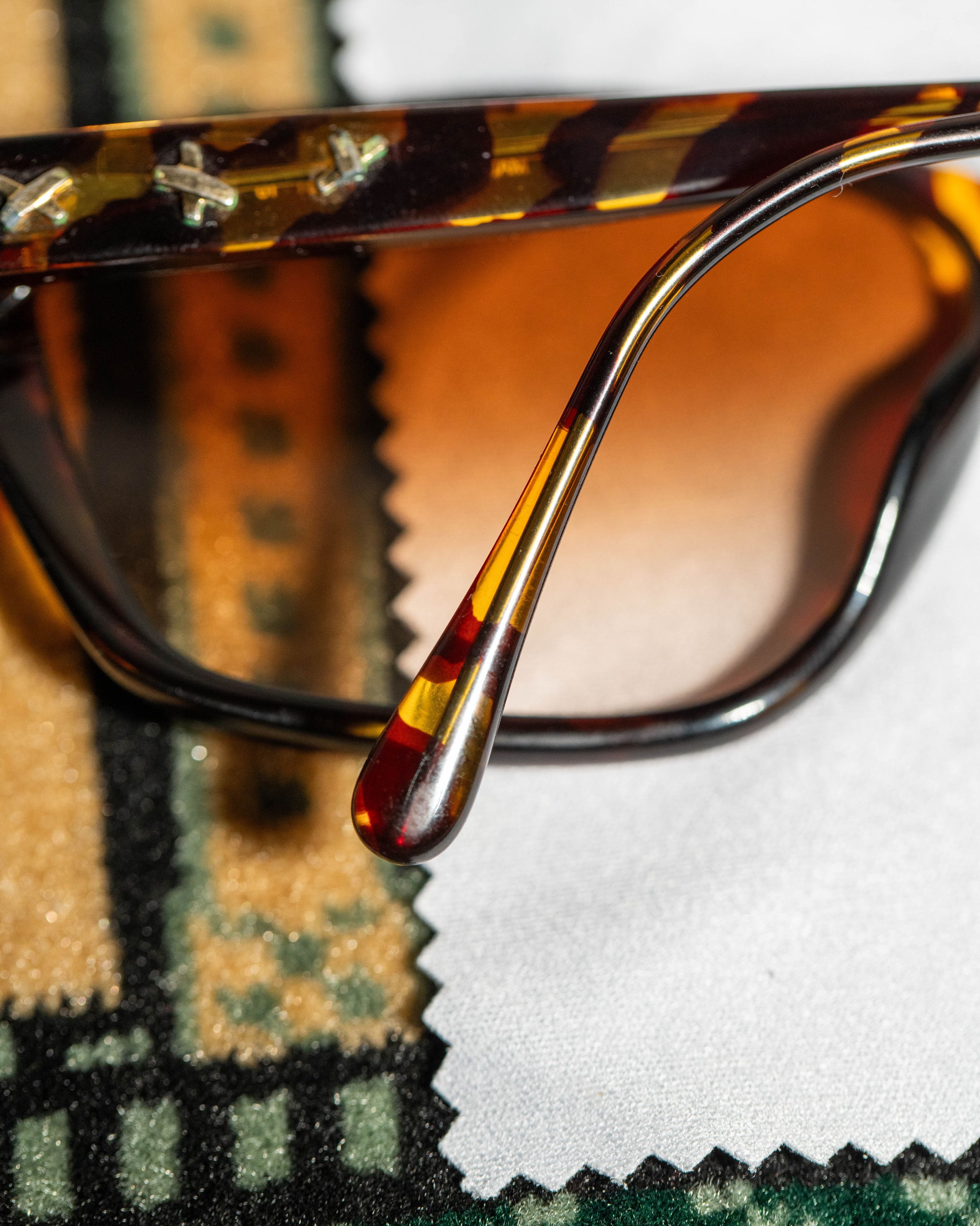 Paloma Picasso Vintage Paloma Picasso 3751 tortoise sunglasses Size ONE SIZE - 8 Thumbnail