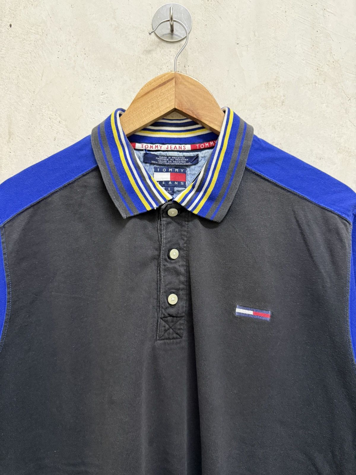 Tommy Hilfiger Vintage Tommy Hilfiger Faded Polo Tshirt Size US L / EU 52-54 / 3 - 2 Thumbnail