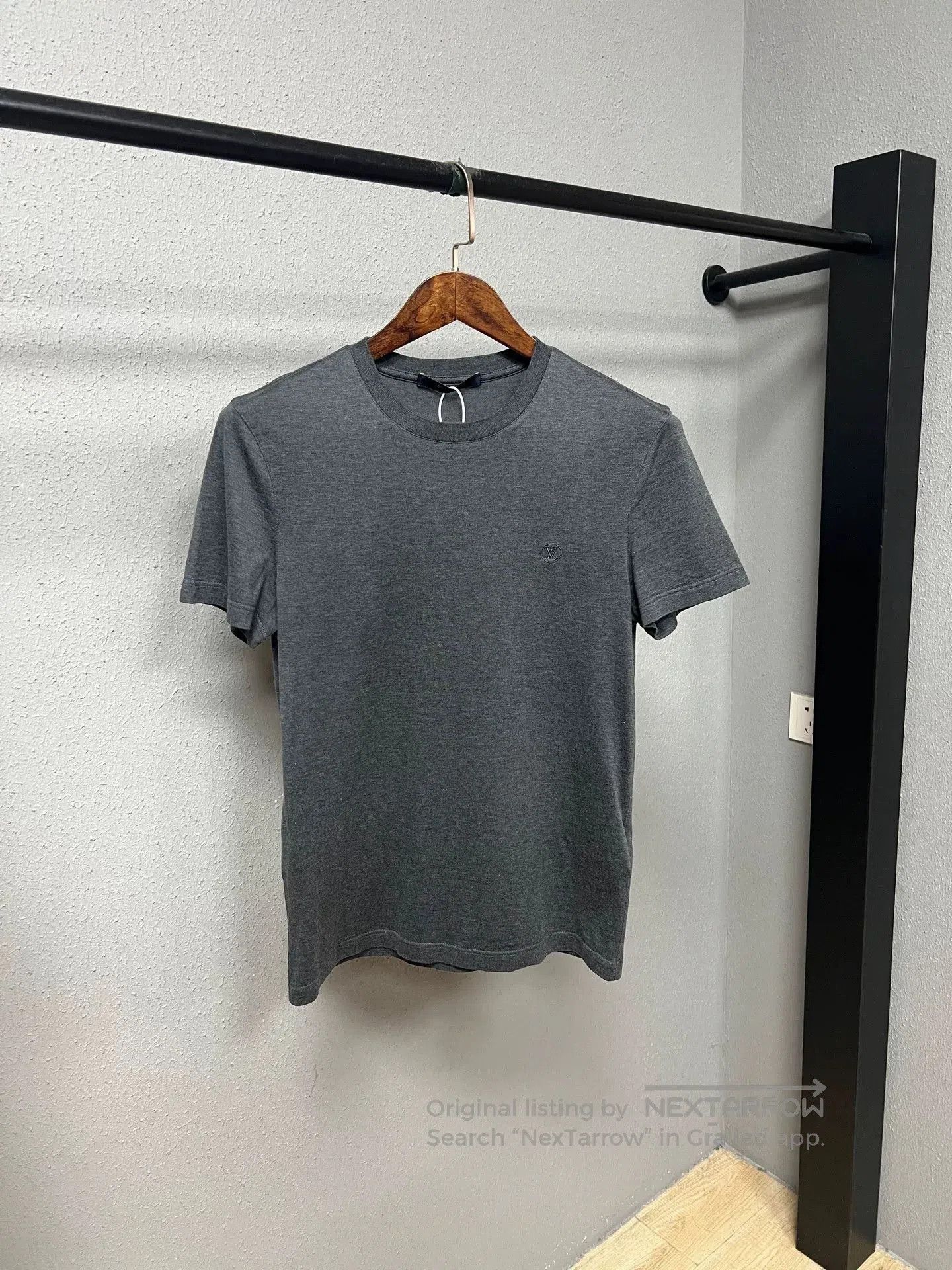 Louis Vuitton LV Gray Logo Short-Sleeve Top. Size XS / US 0-2 / IT 36-38 - 1 Thumbnail