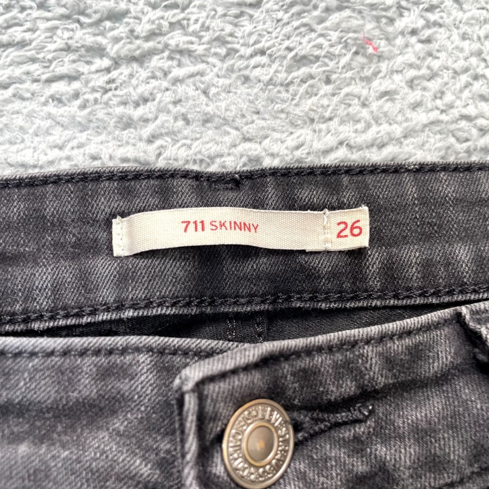 Levi's Levis 711 Jeans Womens 26 Black Skinny Leg Denim Dark Wash Logo Cotton Stretch Jeans Size 26" / US 2 / IT 38 - 3 Thumbnail