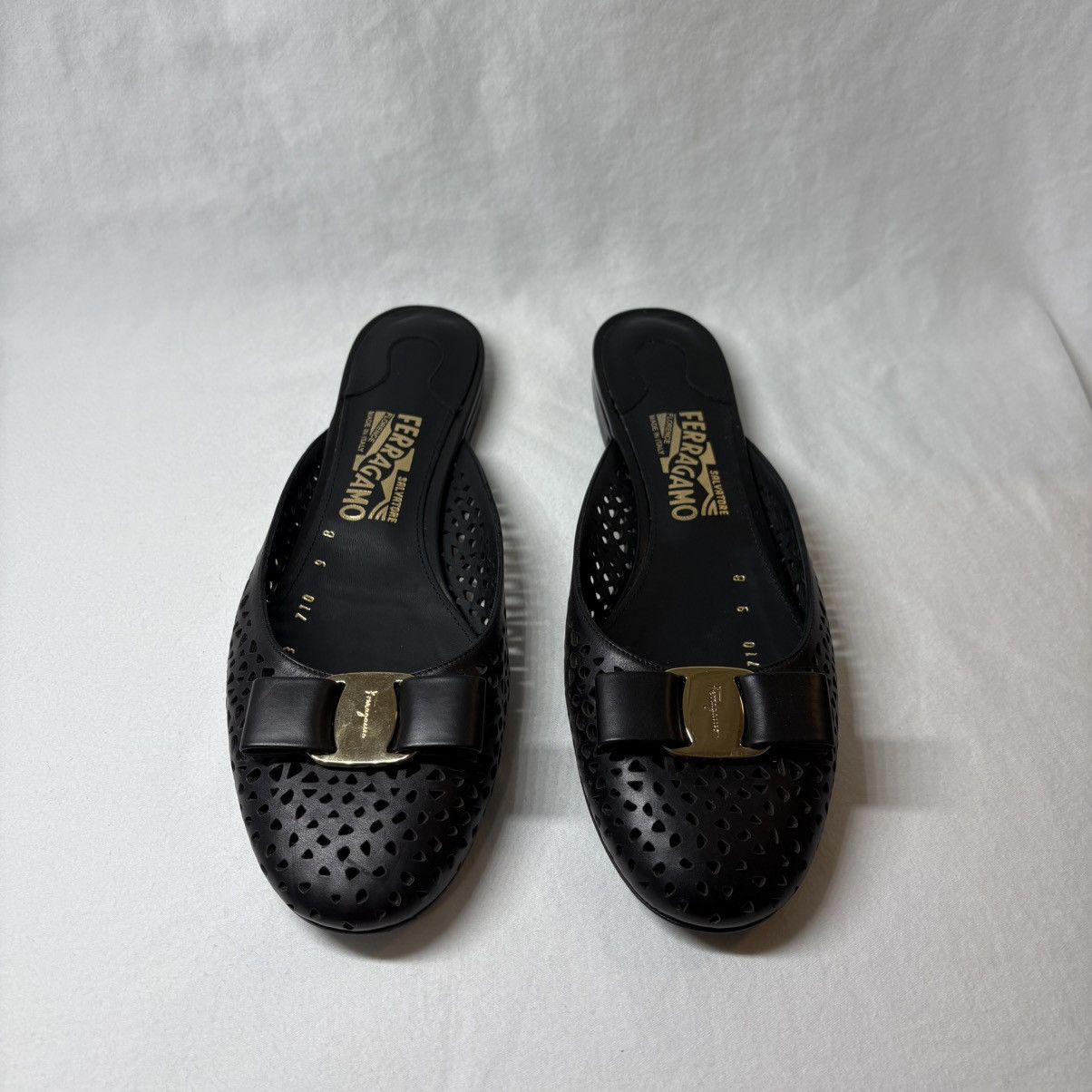 Salvatore Ferragamo AUTHENTIC Salvatore Ferragamo Black Flats Size US 9 / IT 39 - 2 Thumbnail