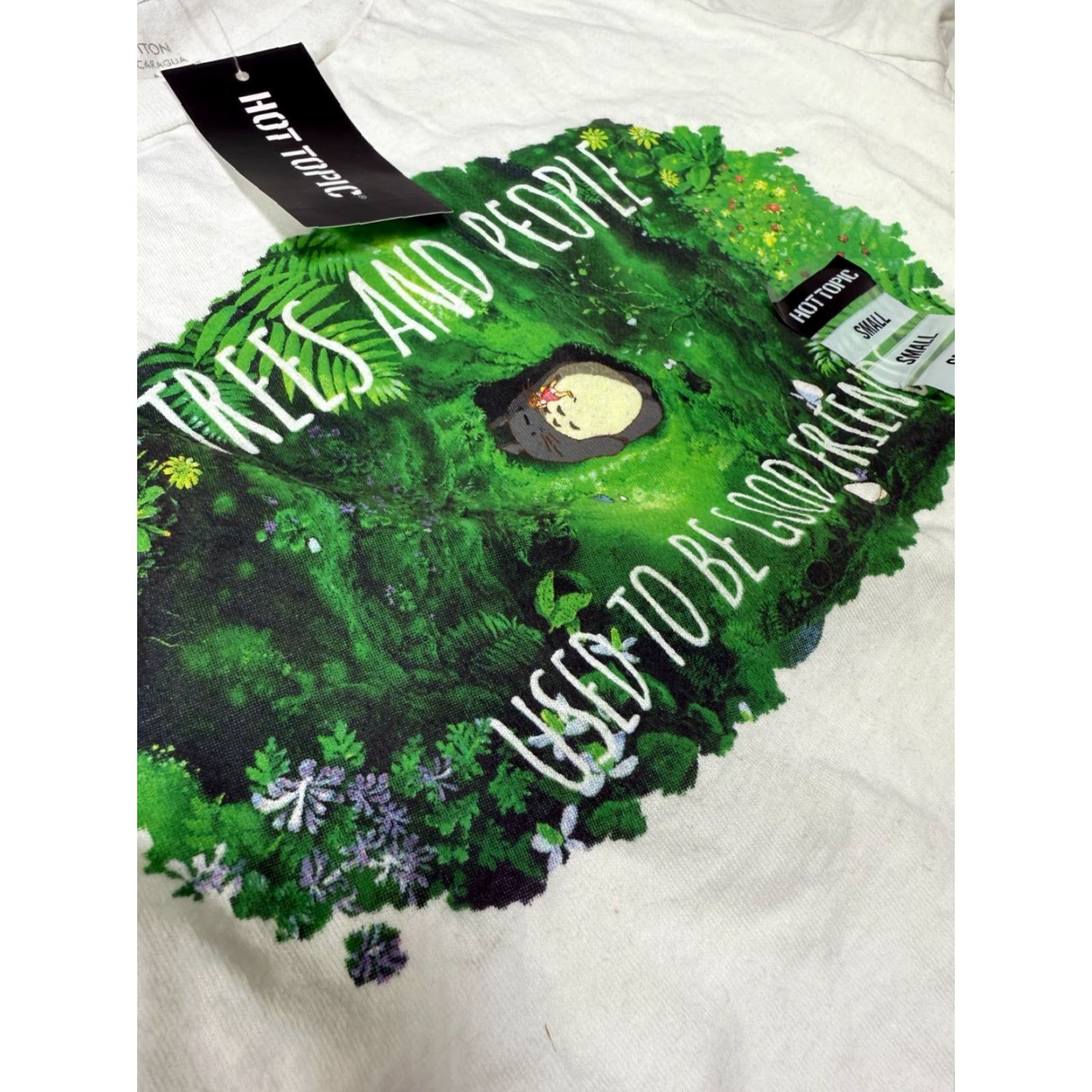 Hot Topic VINTAGE Studio Ghibli My Neighbor Totoro T-Shirt - Hot Topic - Adult Small - White - Anime - Hayao Miyazaki - Mens Size US S / EU 44-46 / 1 - 4 Thumbnail