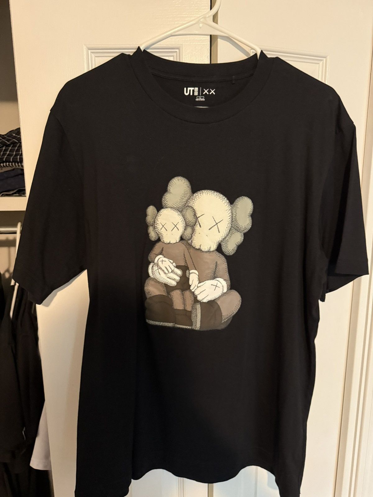 Kaws KAWS UNIQLO TEE Size US L / EU 52-54 / 3 - 1 Thumbnail