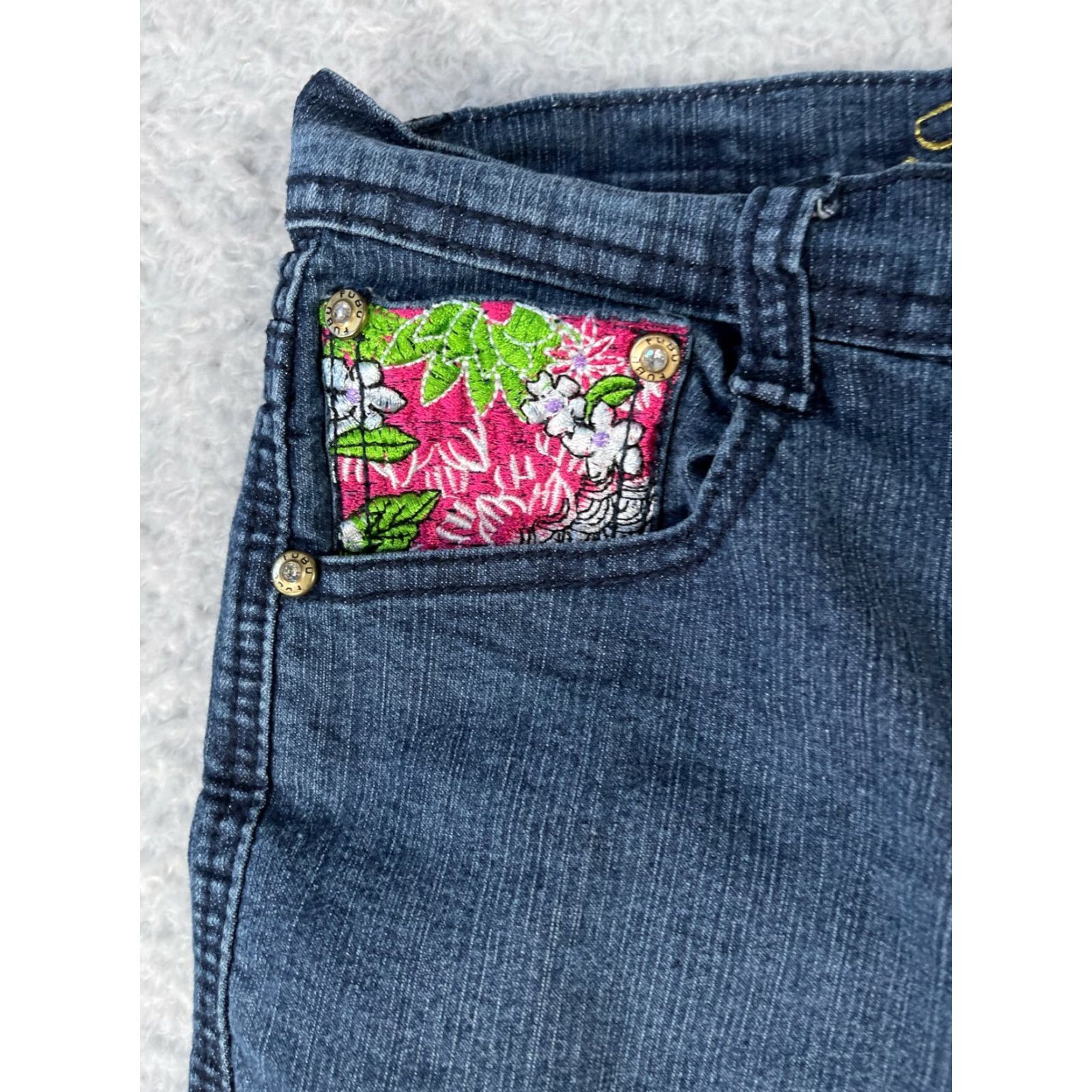 Fubu VINTAGE FUBU Jeans Capri Womens 14 Blue Denim 90s Floral Embroidered Embellished Capris Jeans Womens Size 14 Blue Size 36" / US 14 / IT 50 - 3 Thumbnail