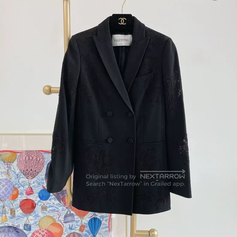 Valentino Valentino Black lace blazer Size S / US 4 / IT 40 - 1 Thumbnail