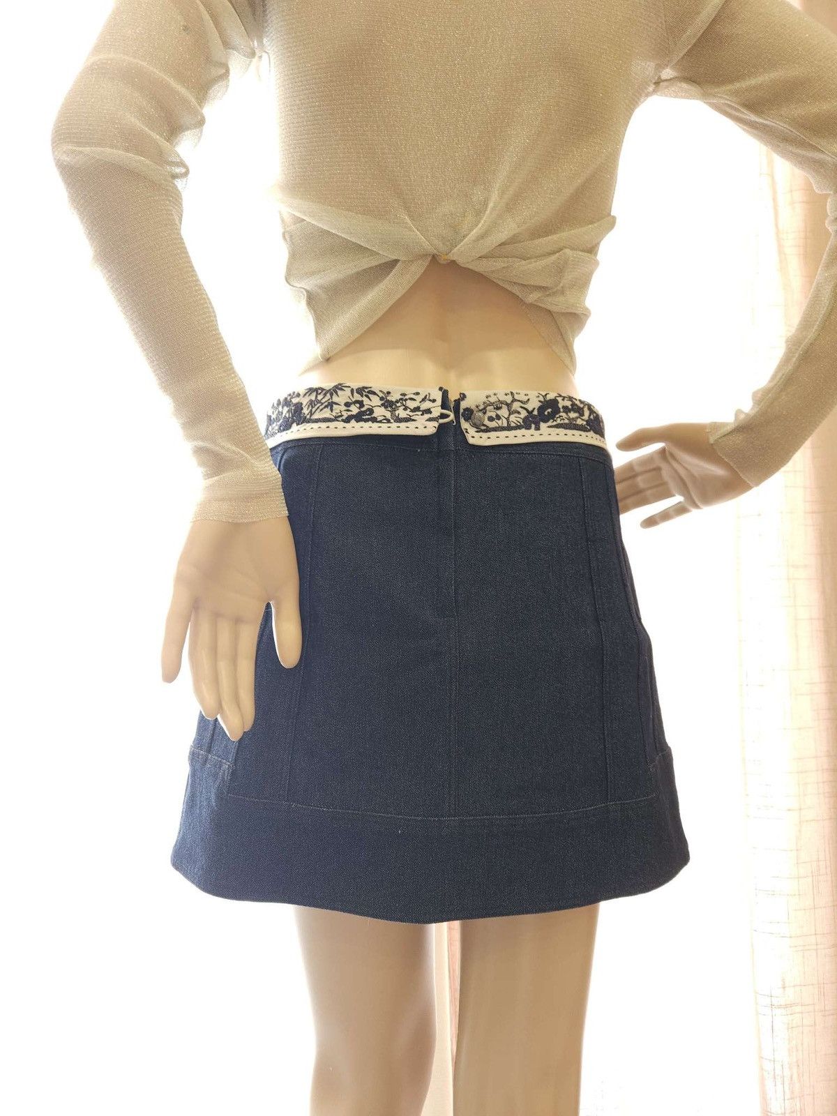Vintage Rare Vintage Hand-Embroidered Mini Skirt By SHIATZY CHEN Size 28" / US 6 / IT 42 - 6 Thumbnail