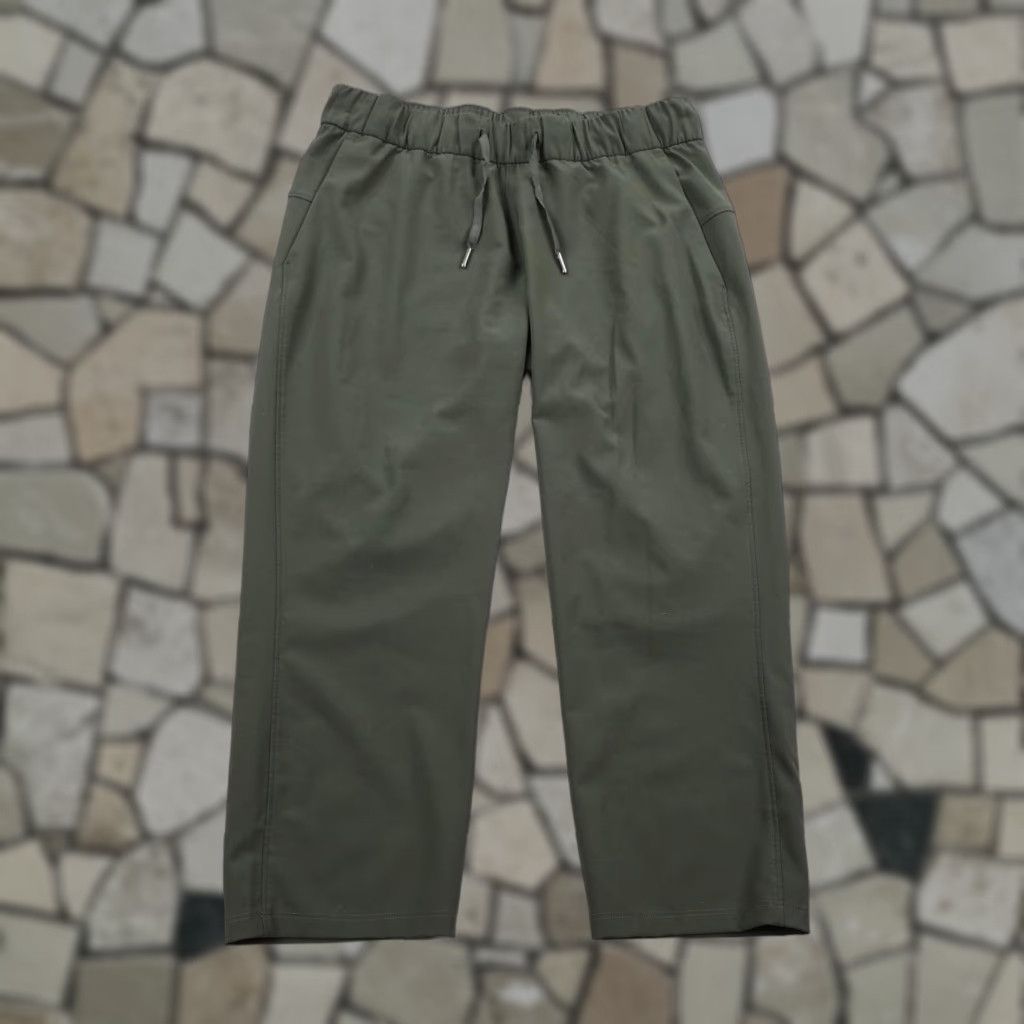 Lululemon Lululemon Pants Womens 8 Green On The Fly Woven Cropped Jogger Yoga Gym Athletic Size 30" / US 8 / IT 44 - 1 Thumbnail