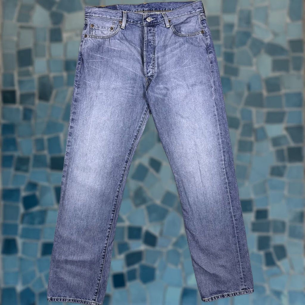 Levi's VINTAGE Levi's 501xx Jeans Mens 34x34 Lightwash Button Fly 90s Grunge Skate Y2K Size US 36 / EU 52 - 1 Thumbnail