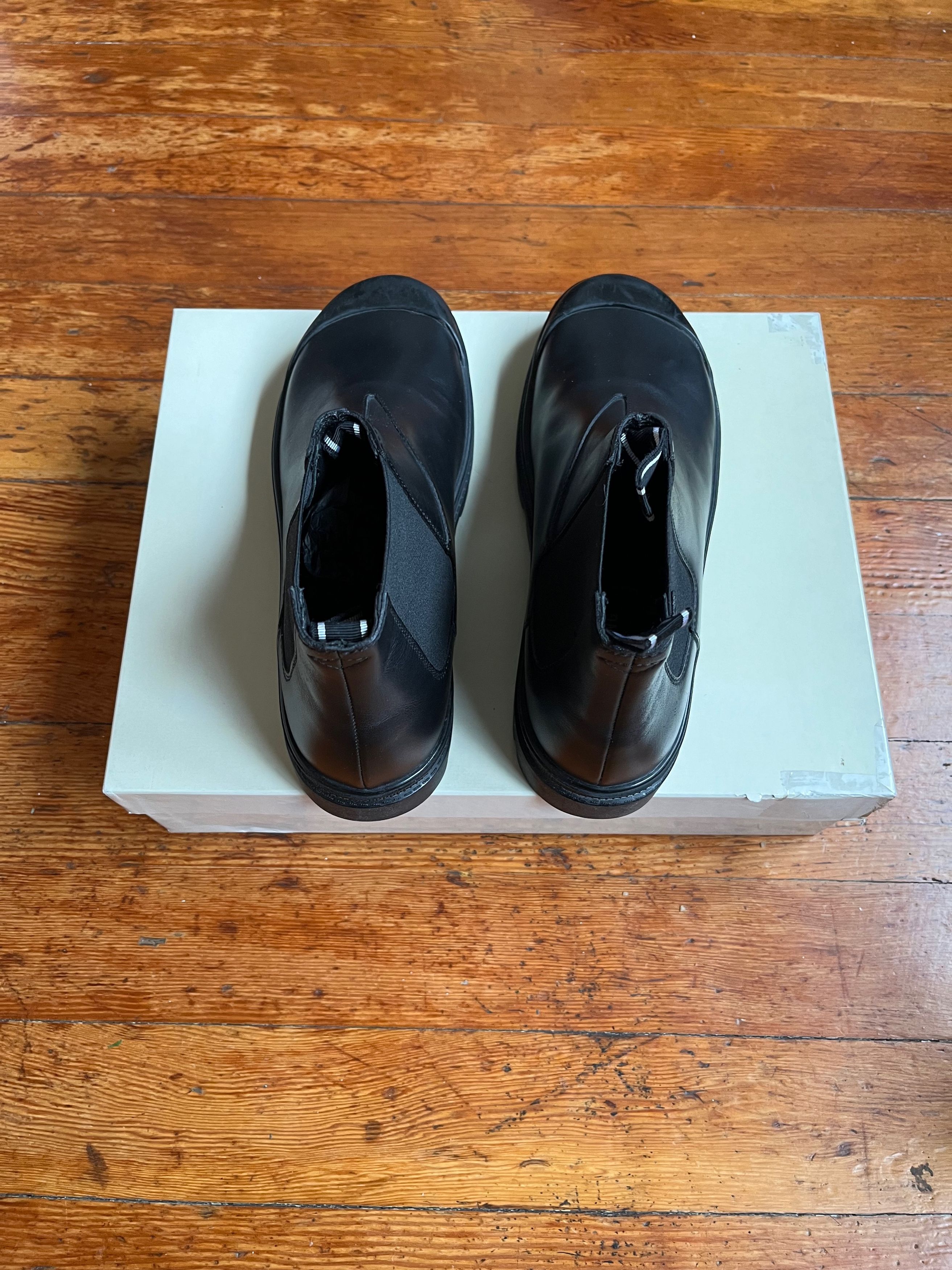 Helmut Lang Archival Lug Sole Chelsea Boots Size US 7 / EU 40 - 3 Thumbnail