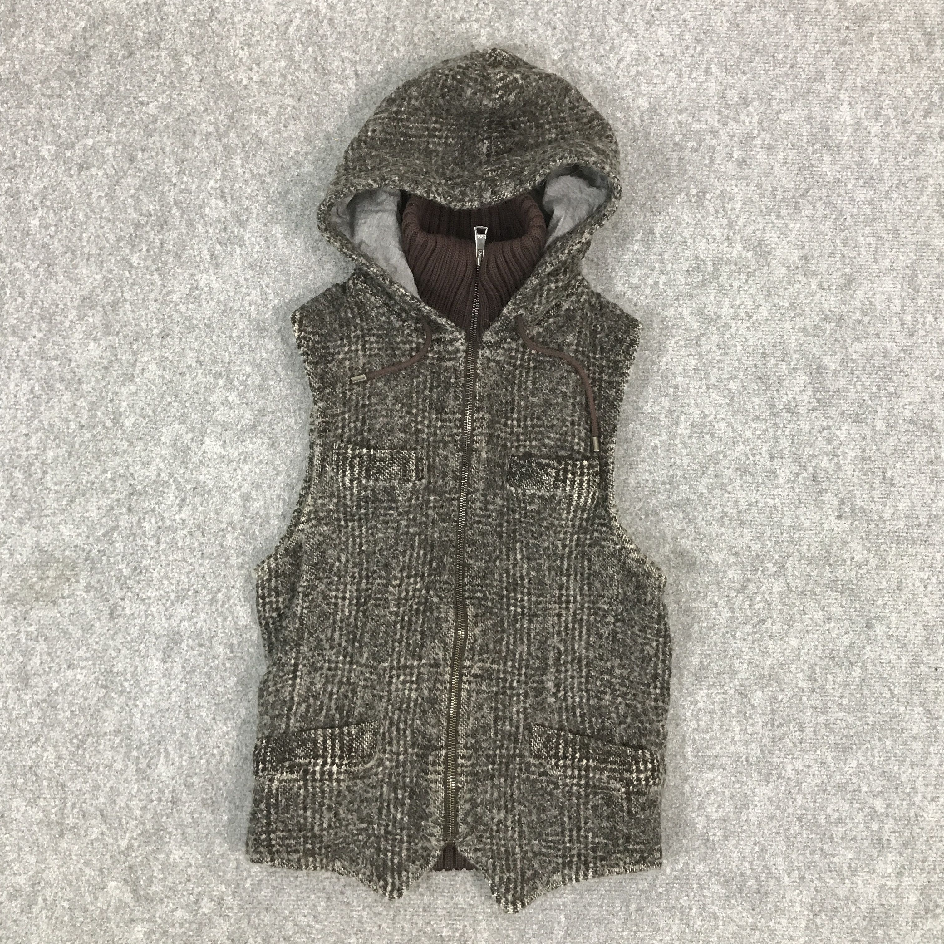 Dolce & Gabbana × Vintage DOLCE GABBANA D&G ZIPPER VESTS Size US S / EU 44-46 / 1 - 1 Thumbnail