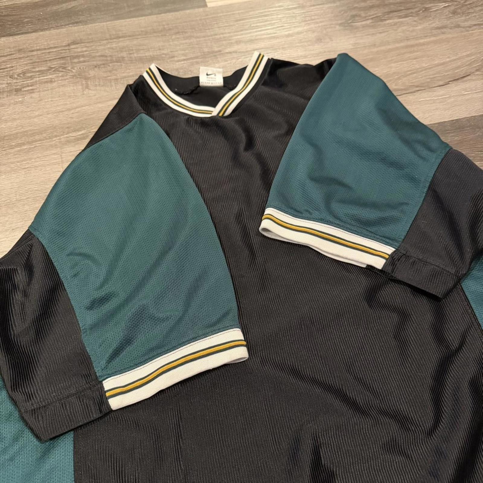 Nike Vintage nike athletic jersey style shirt 90s L/XL Size US L / EU 52-54 / 3 - 5 Thumbnail