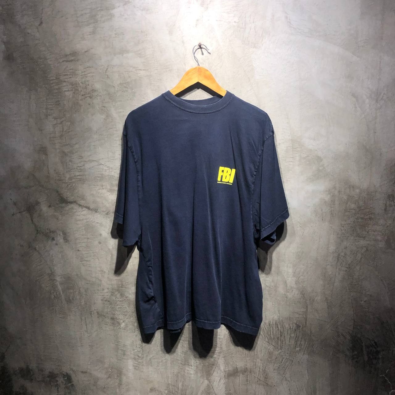 Balenciaga Balenciaga FBI Cracked tee Size US M / EU 48-50 / 2 - 2 Thumbnail