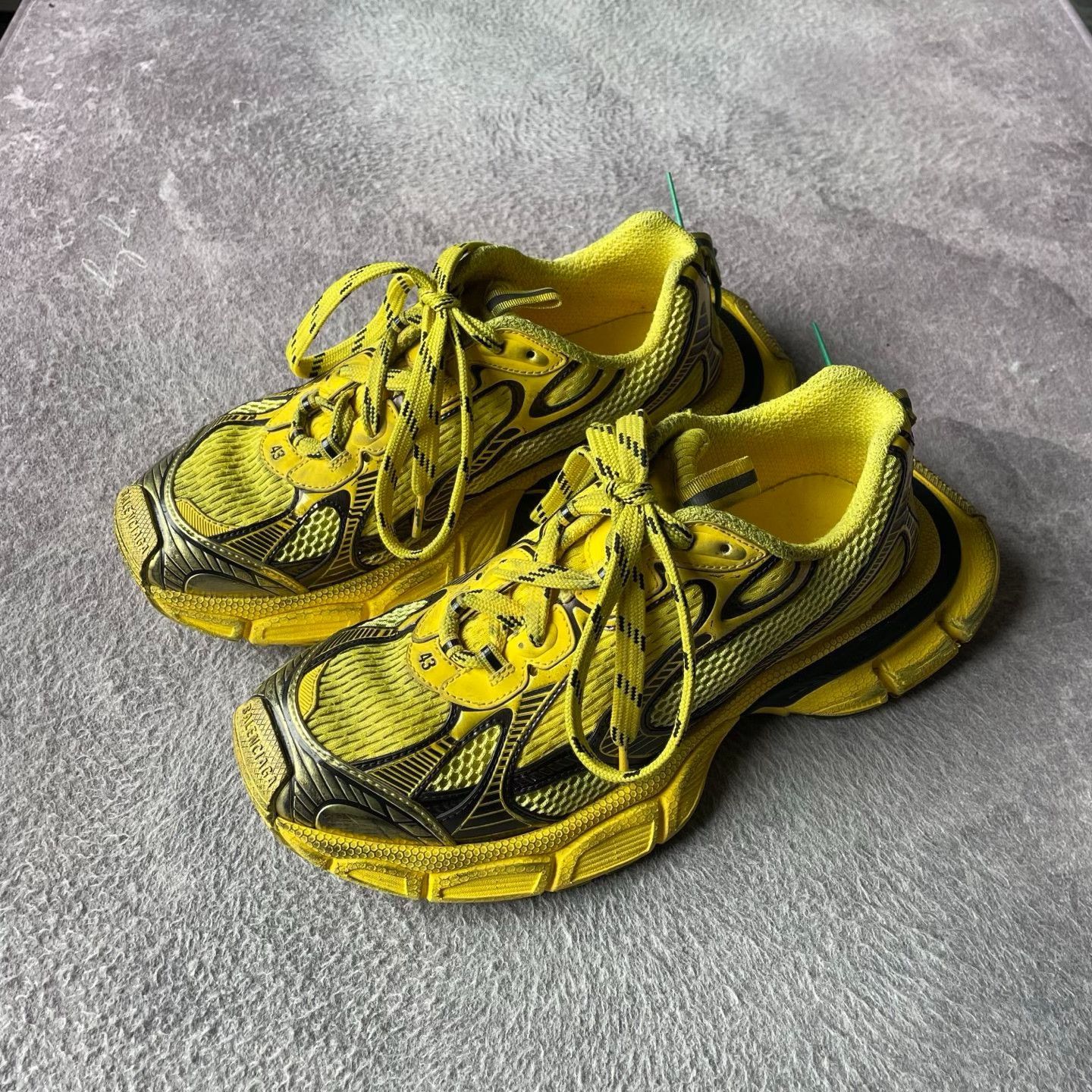 Balenciaga Balenciaga Yellow Lowtop Sneakers XL Men Size US 10 / EU 43 - 1 Thumbnail