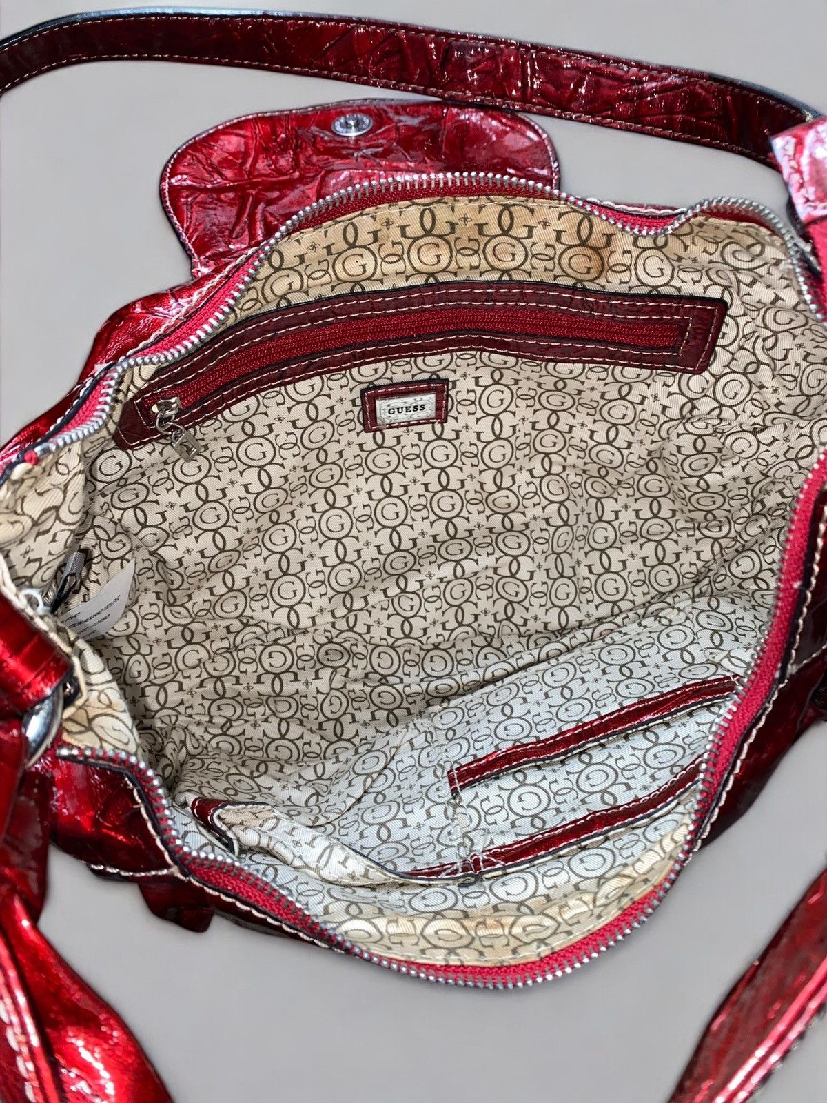 Guess 🔥 Y2K GUESS RED PATENT LOGO BAG PARIS HILTON VIBES Size ONE SIZE - 22 Thumbnail