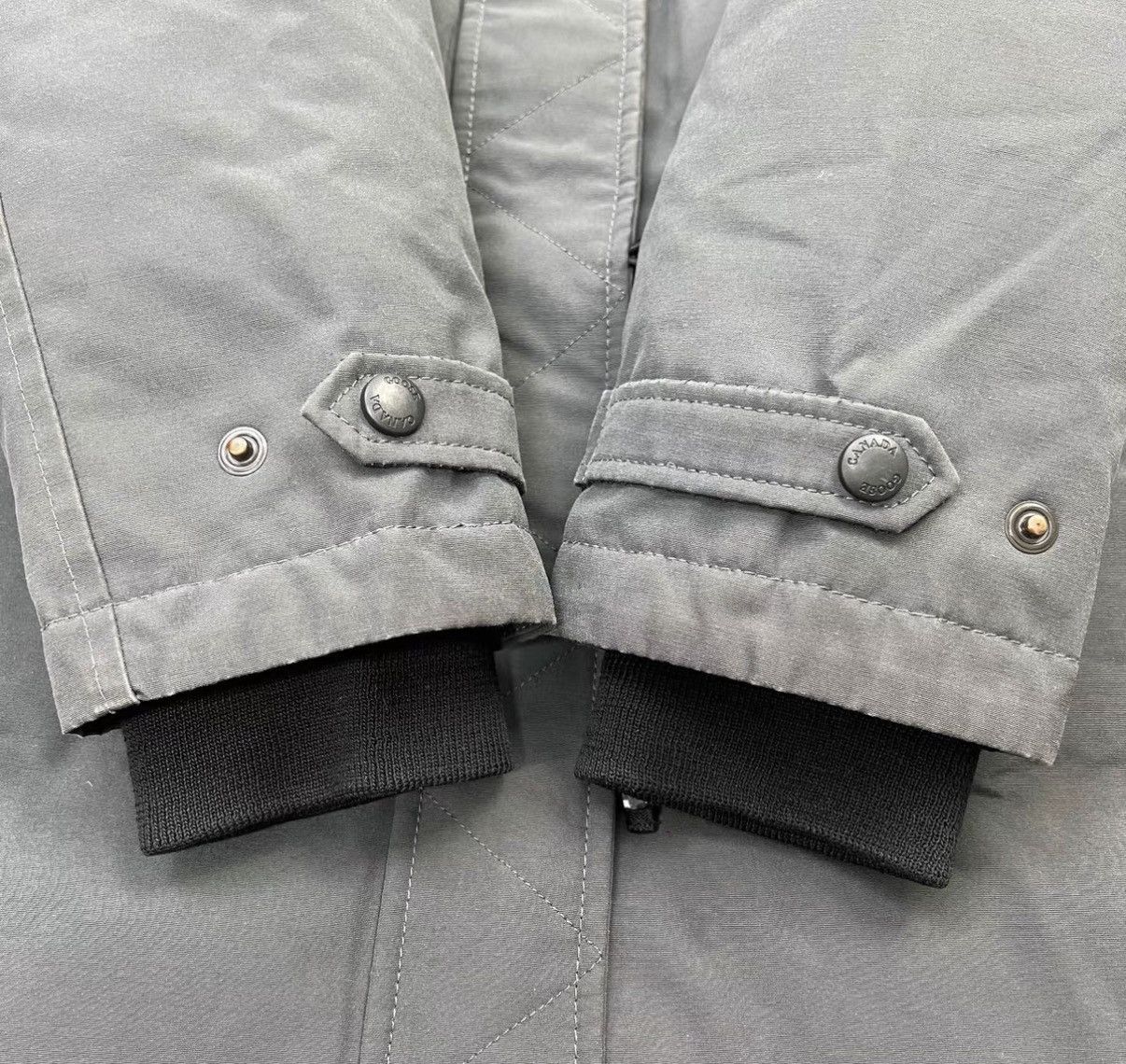 Canada Goose Canada Goose / Grey Button Parka Down Jacket K12 Size S / US 4 / IT 40 - 6 Thumbnail
