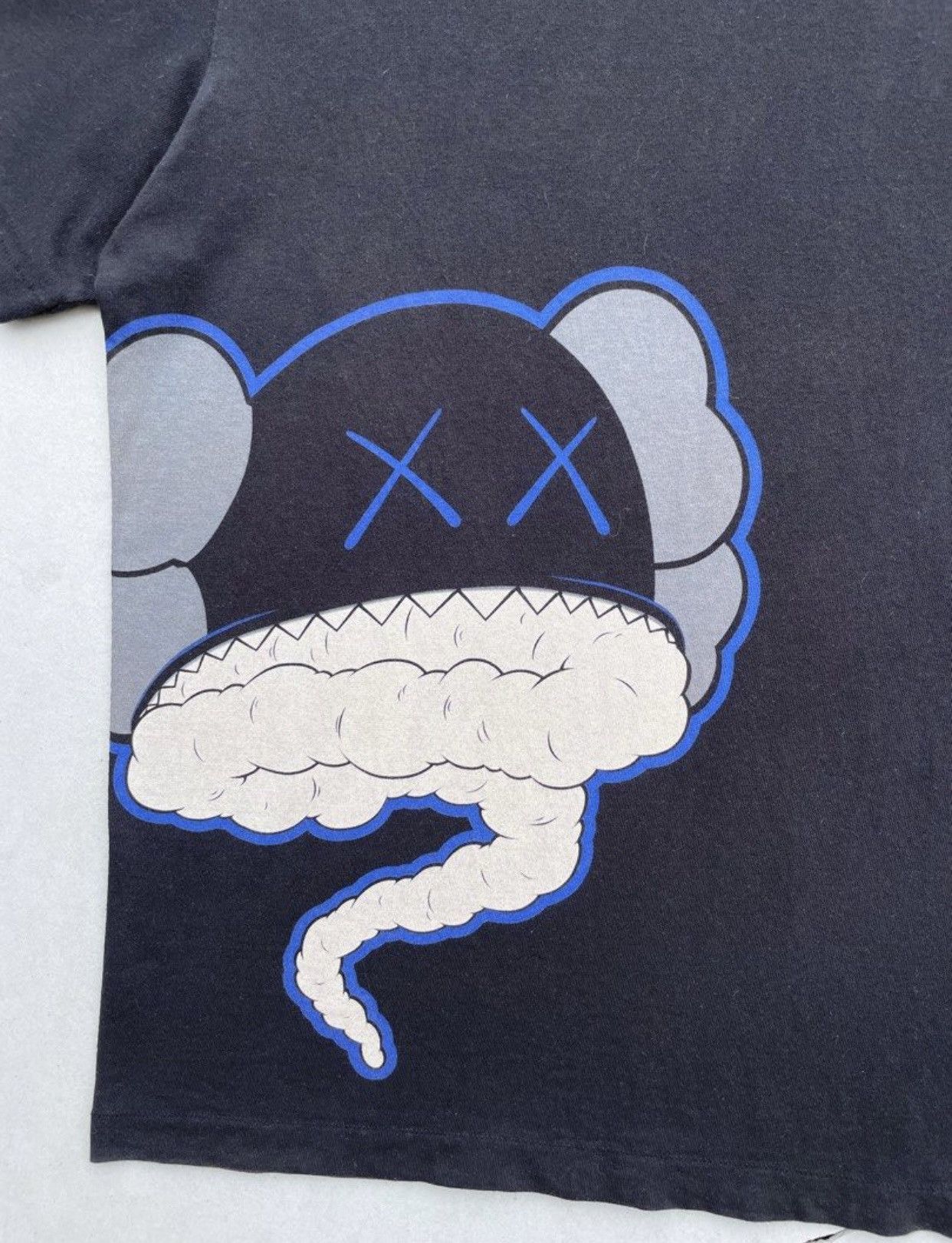 Japanese Brand × Kaws × Uniqlo Rare design ‼️ KAWS CLOUD Size US L / EU 52-54 / 3 - 2 Thumbnail