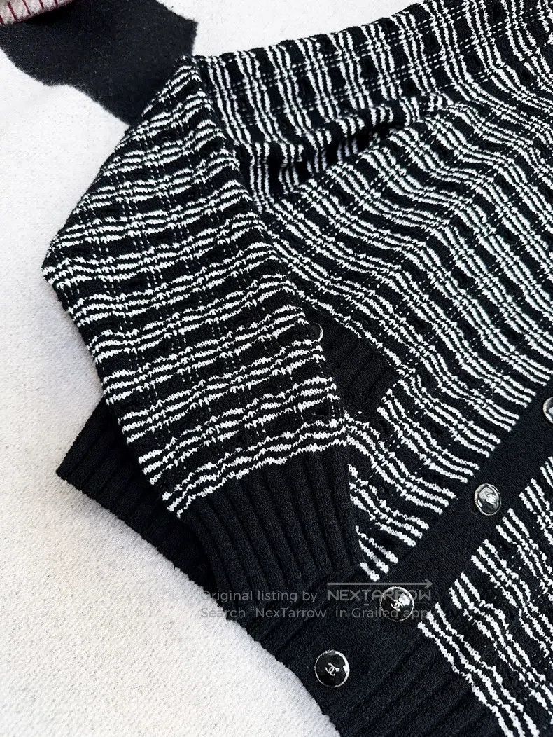 Chanel Chanel 25P black and white striped enamel button knitted c Size XS / US 0-2 / IT 36-38 - 4 Thumbnail
