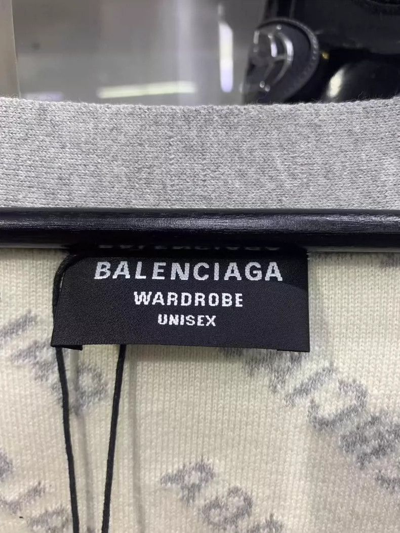 Balenciaga Balenciaga FW22 Vneck Long Sleeve Cardigan-2506 Size US S / EU 44-46 / 1 - 3 Thumbnail