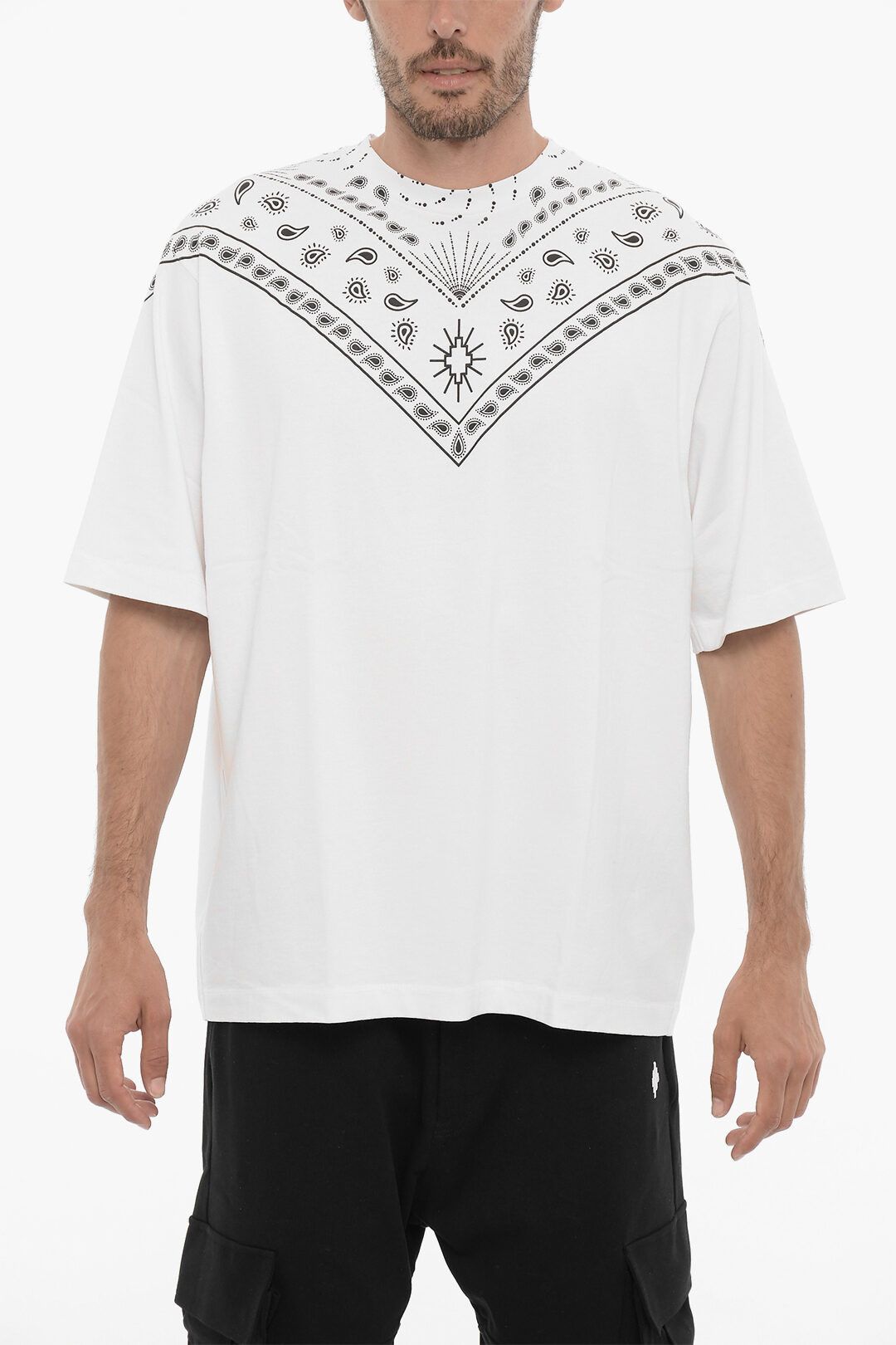 Marcelo Burlon og1mm0824 Bandana Motif Crewneck T-Shirt in White Size US M / EU 48-50 / 2 - 1 Thumbnail