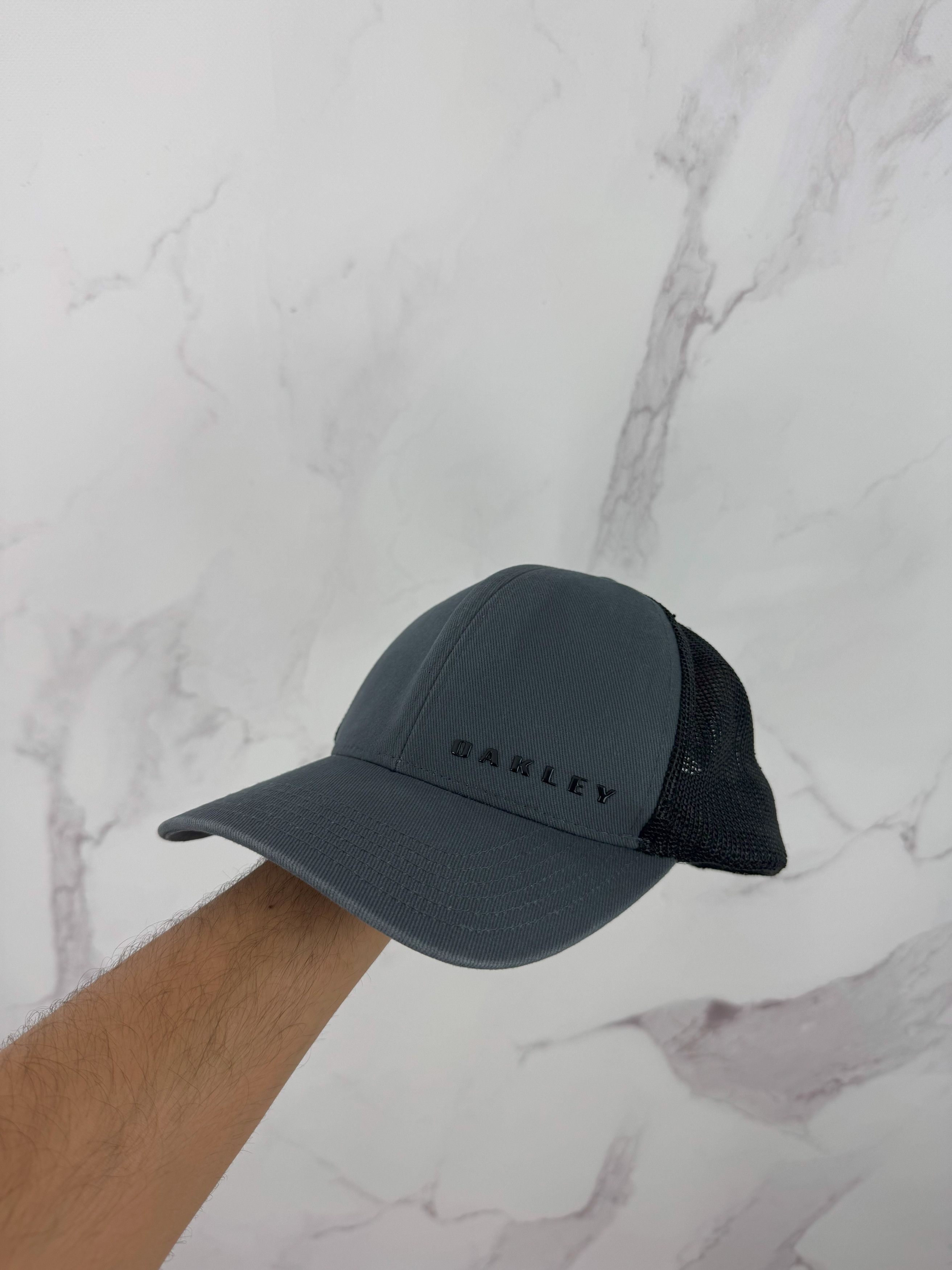 Oakley Oakley Tracker Cap Logo Hat Adjustable Fit OS Size ONE SIZE - 1 Thumbnail