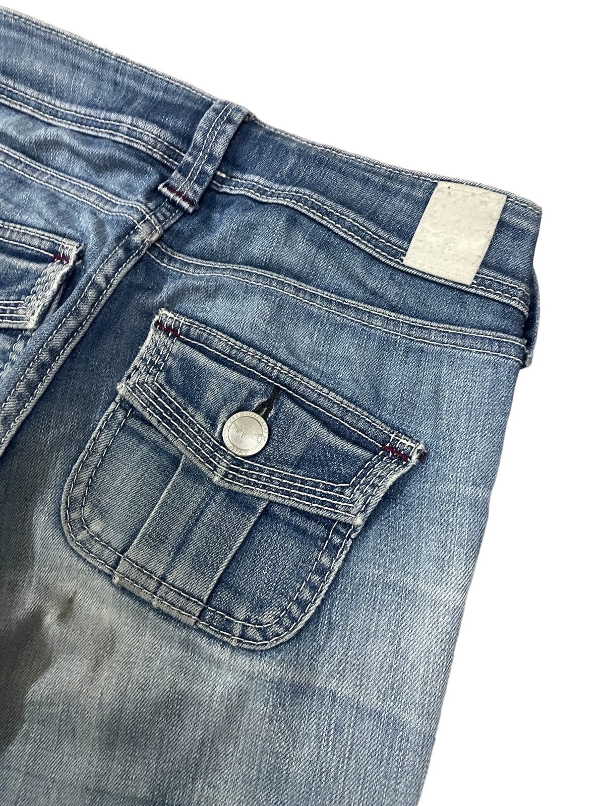 Levi's Vintage Levi’s Womenswear Low Rise Blue Wash Flare Jeans Size 25" / US 0 / IT 36 - 9 Thumbnail