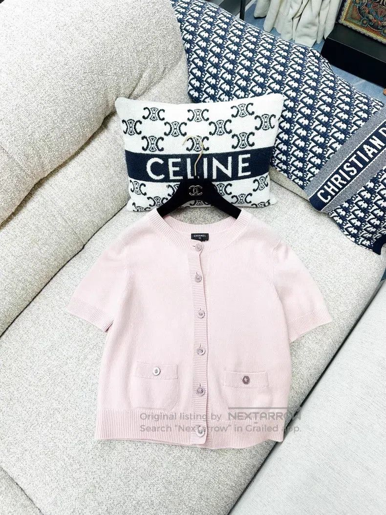 Chanel Chanel Lion button short sleeves Size XS / US 0-2 / IT 36-38 - 1 Thumbnail